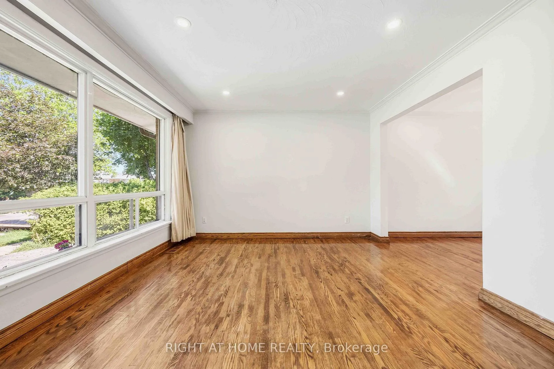 Photo 5 of 1 Mozart Avenue, Scarborough, Ionview — HOMEH