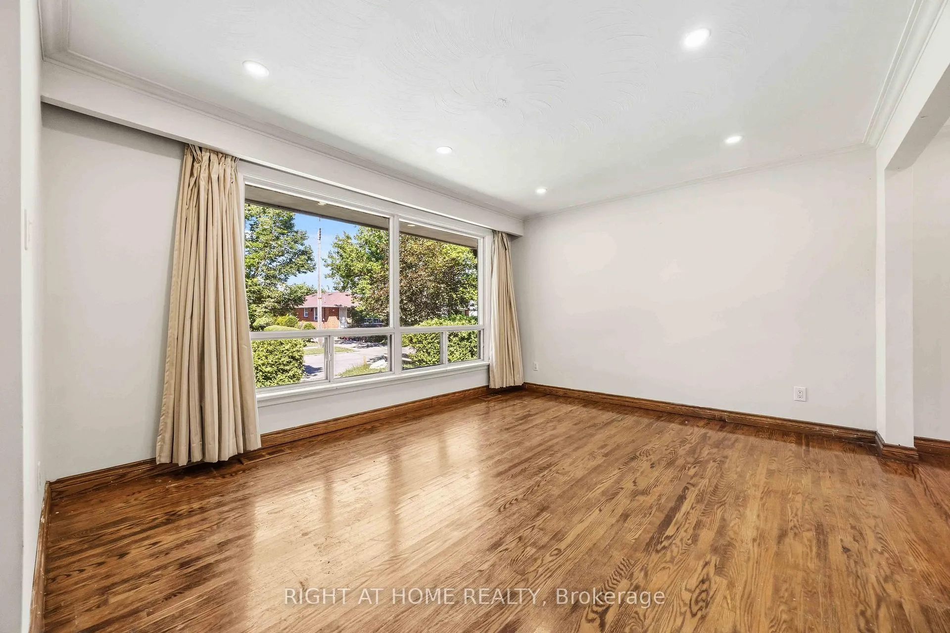 Photo 6 of 1 Mozart Avenue, Scarborough, Ionview — HOMEH