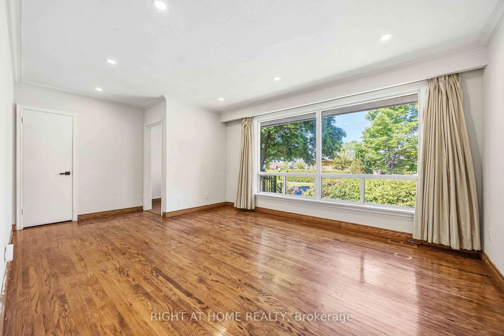 Photo 10 of 1 Mozart Avenue, Scarborough, Ionview — HOMEH