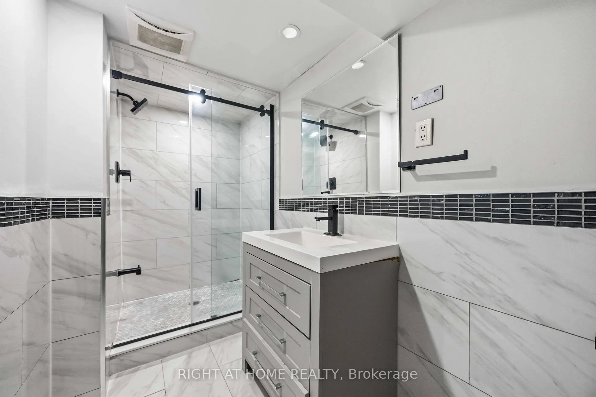 Photo 23 of 1 Mozart Avenue, Scarborough, Ionview — HOMEH