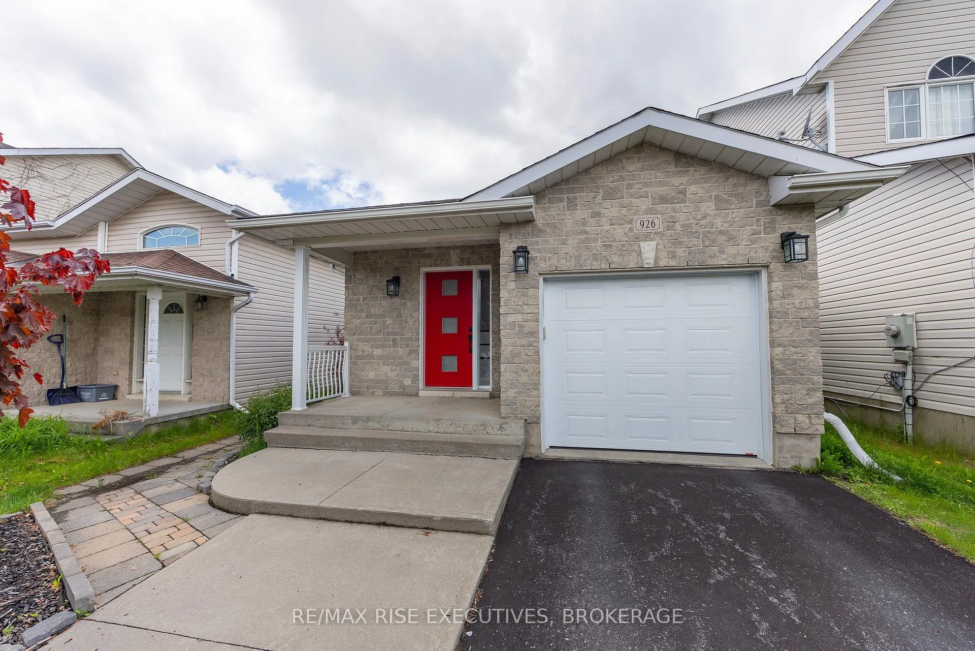 Photo 1 of 926 Bluffwood Avenue, Kingston, Kingston East (Incl Barret Crt) — HOMEH