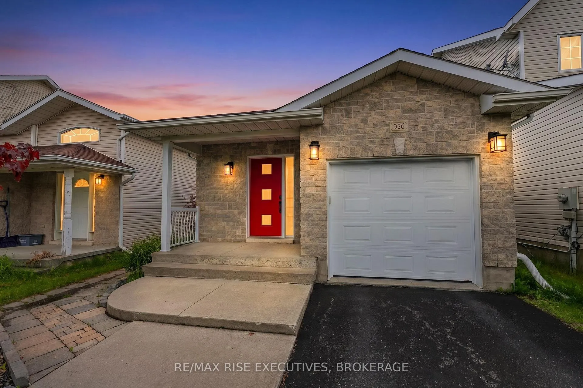 Photo 2 of 926 Bluffwood Avenue, Kingston, Kingston East (Incl Barret Crt) — HOMEH