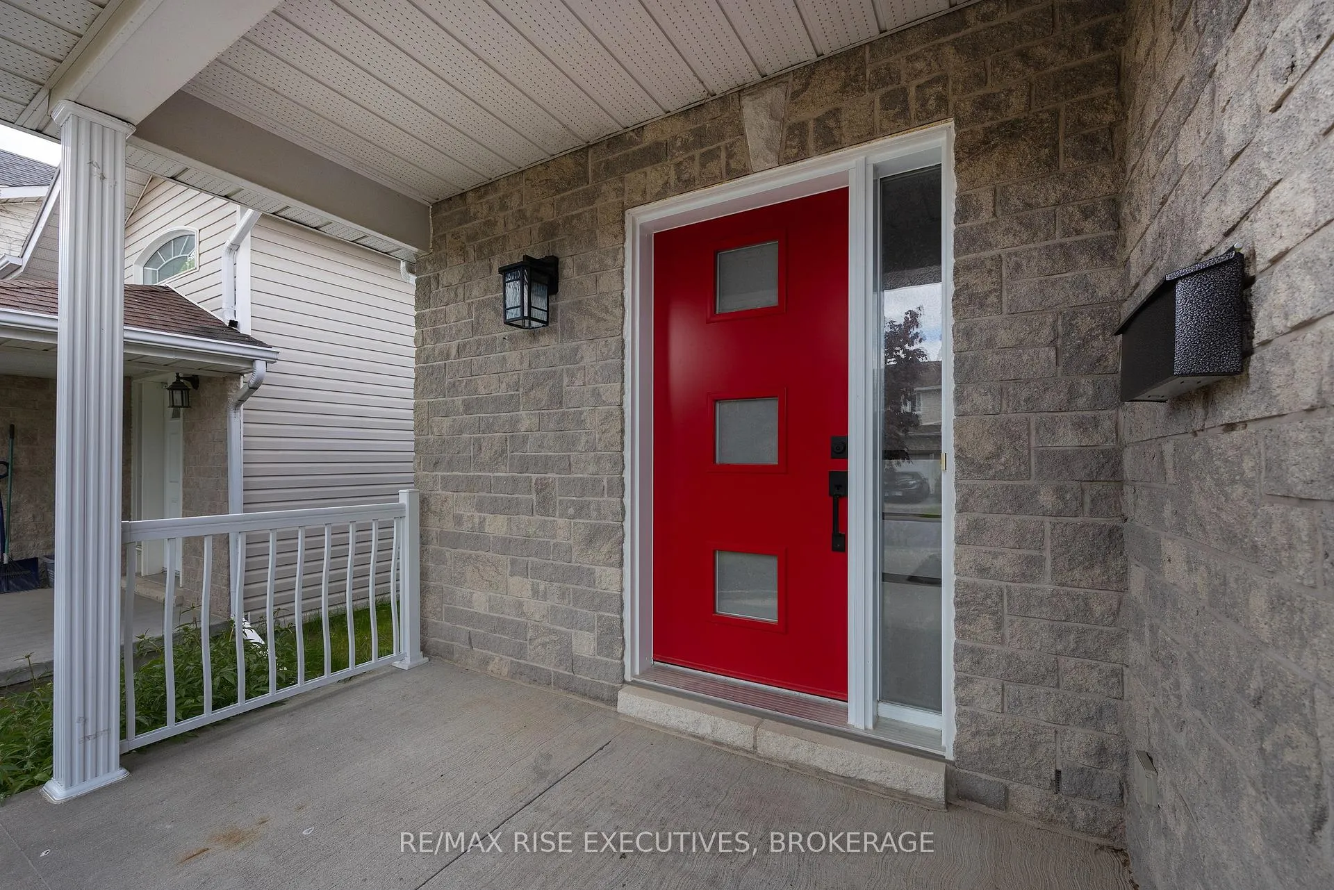 Photo 4 of 926 Bluffwood Avenue, Kingston, Kingston East (Incl Barret Crt) — HOMEH