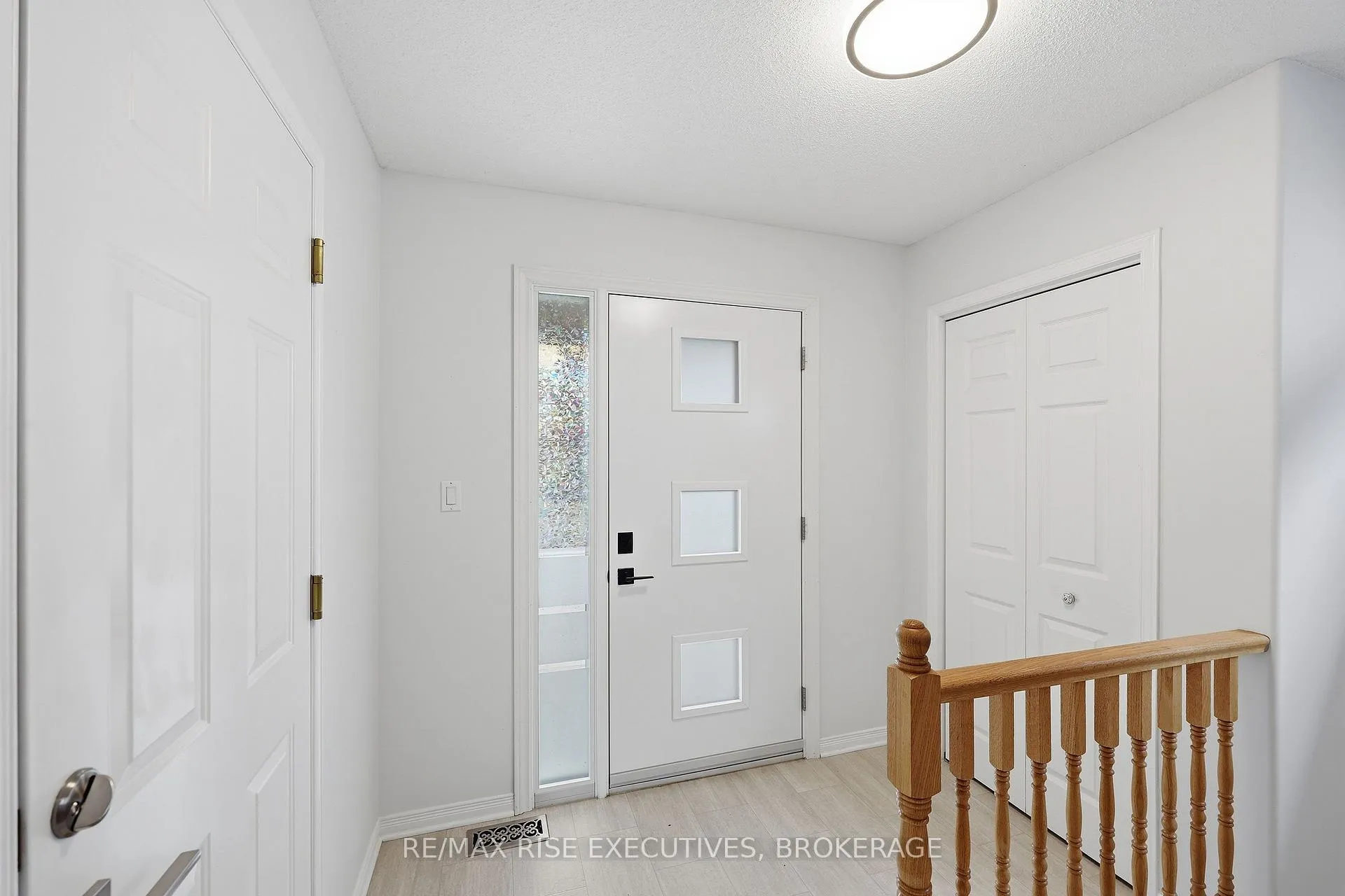 Photo 5 of 926 Bluffwood Avenue, Kingston, Kingston East (Incl Barret Crt) — HOMEH