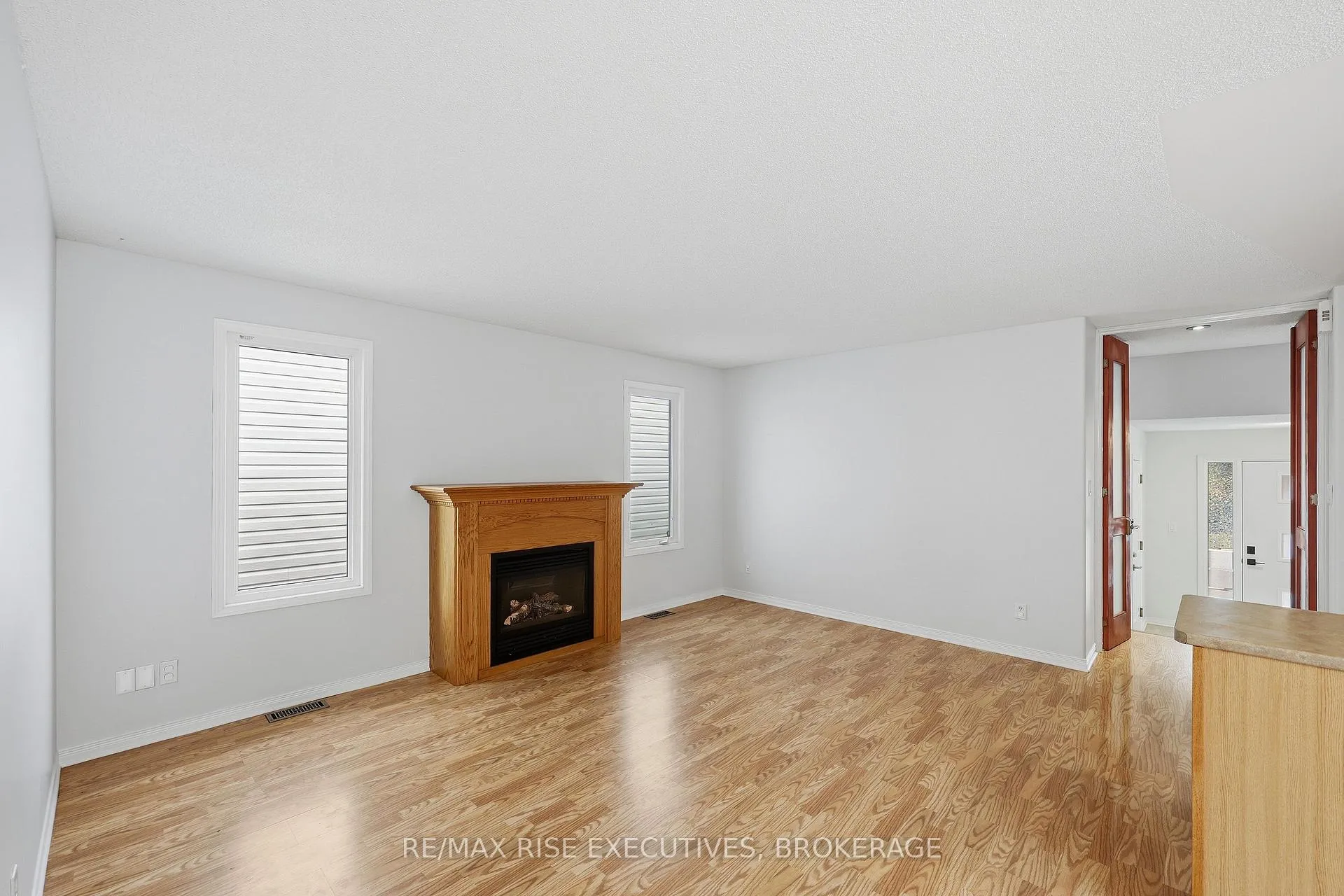 Photo 10 of 926 Bluffwood Avenue, Kingston, Kingston East (Incl Barret Crt) — HOMEH