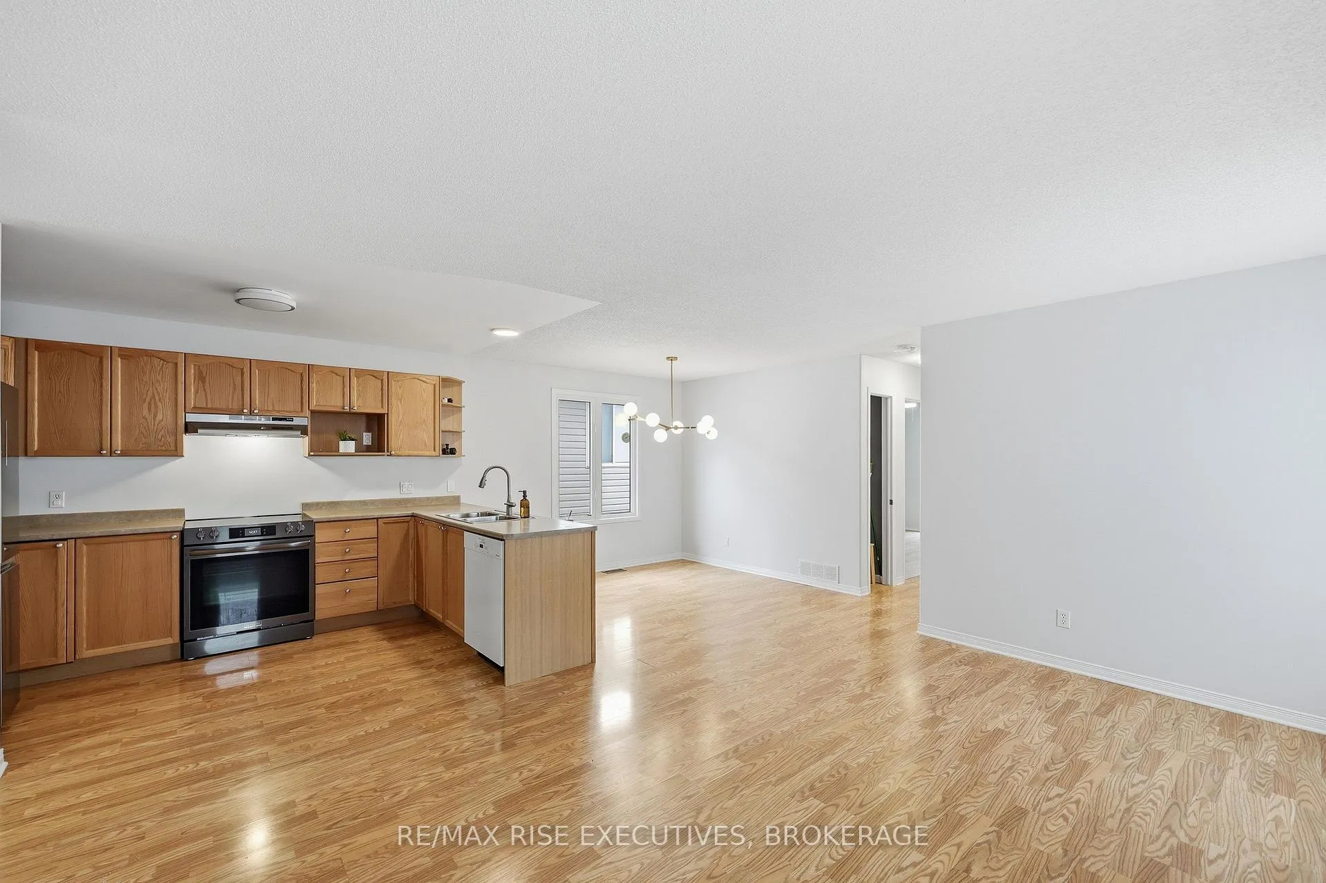 Photo 12 of 926 Bluffwood Avenue, Kingston, Kingston East (Incl Barret Crt) — HOMEH
