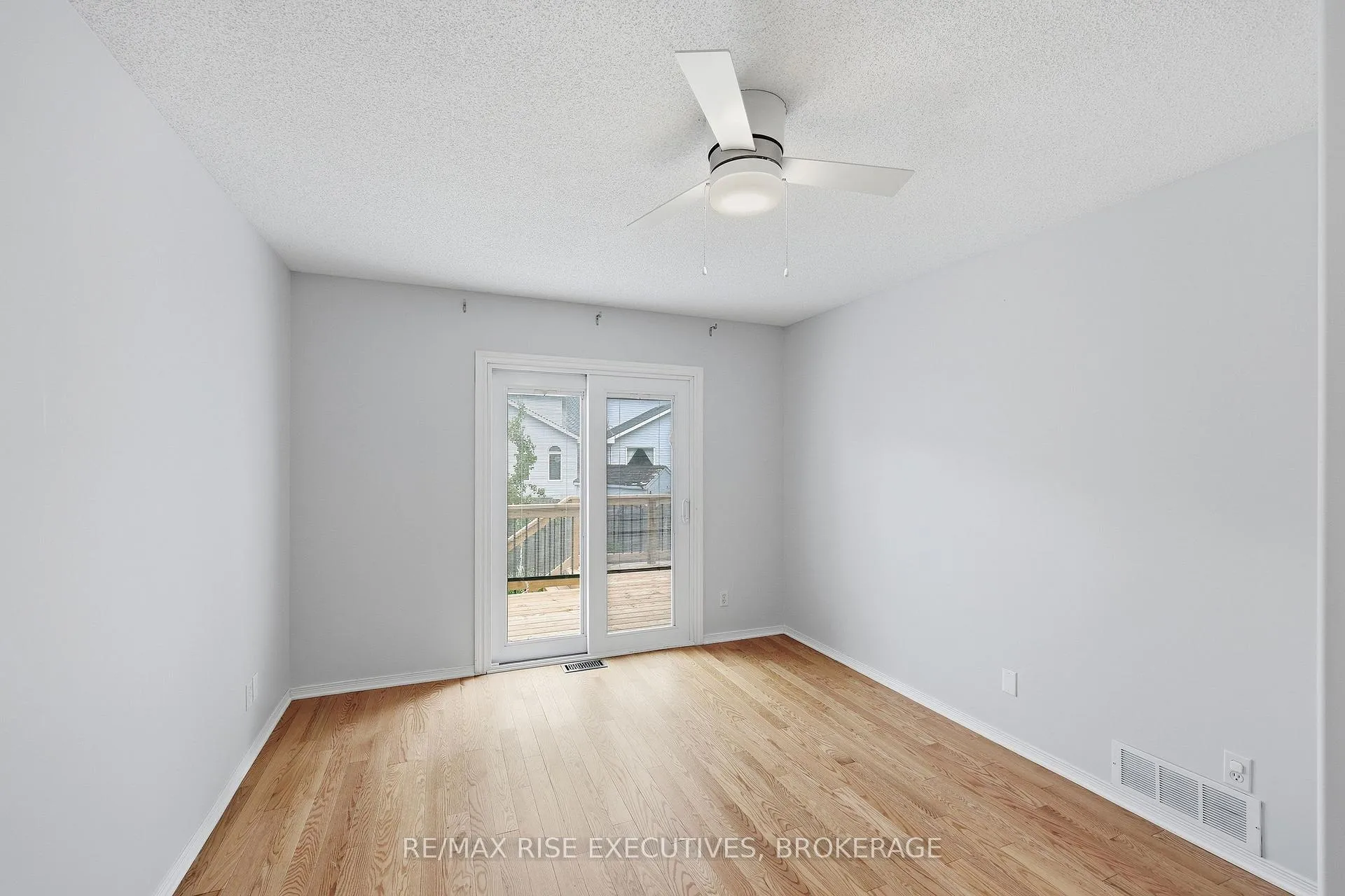 Photo 14 of 926 Bluffwood Avenue, Kingston, Kingston East (Incl Barret Crt) — HOMEH