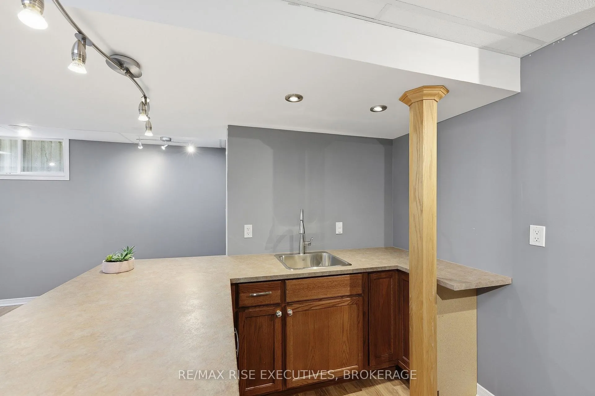 Photo 24 of 926 Bluffwood Avenue, Kingston, Kingston East (Incl Barret Crt) — HOMEH