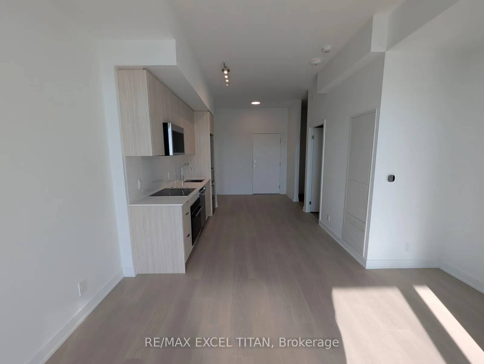 Photo 4 of Unit 319, 20 Deans Drive, Scarborough, Clairlea-Birchmount — HOMEH