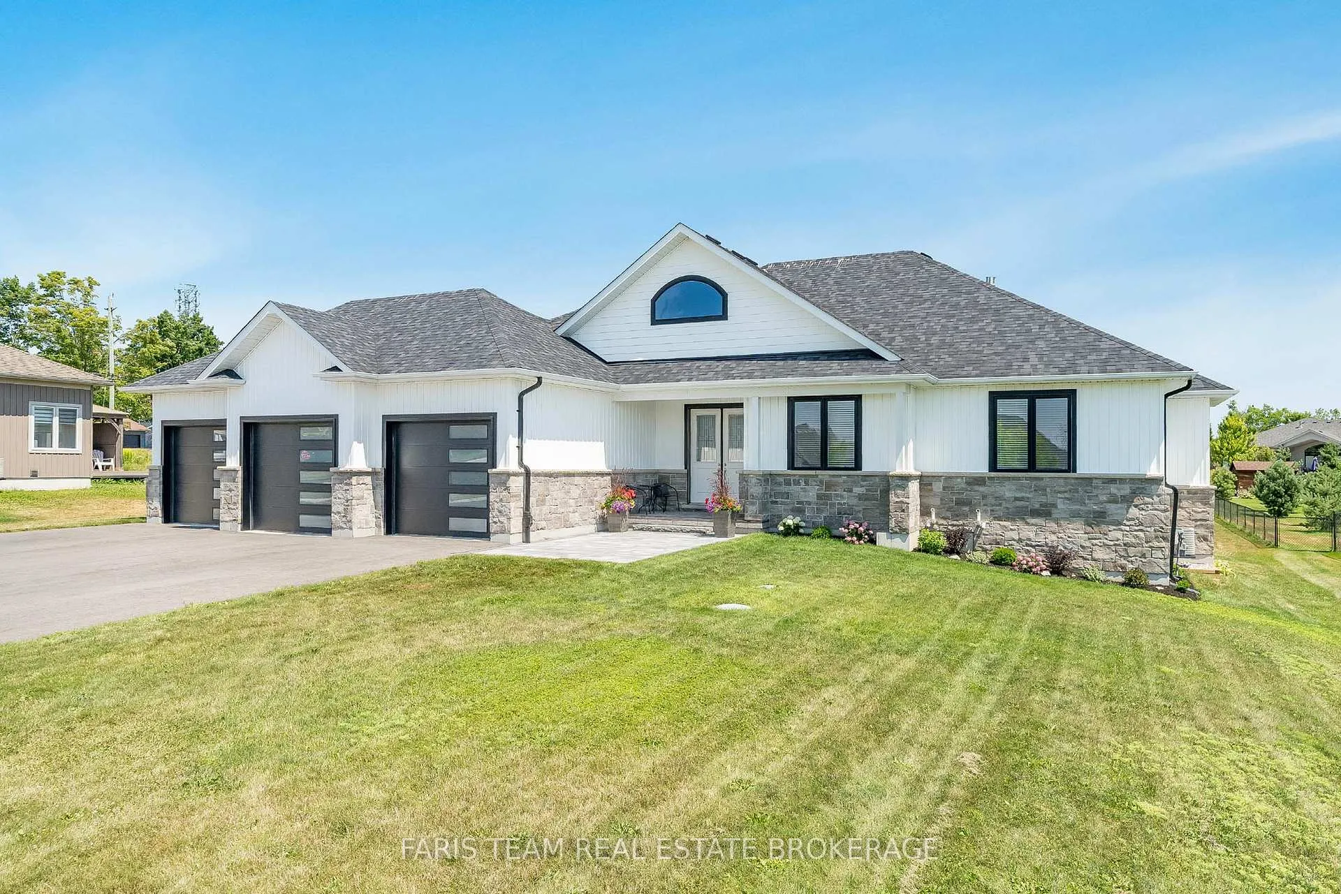 Photo 1 of 5 Breanna Boulevard, Oro-Medonte, Prices Corners — HOMEH