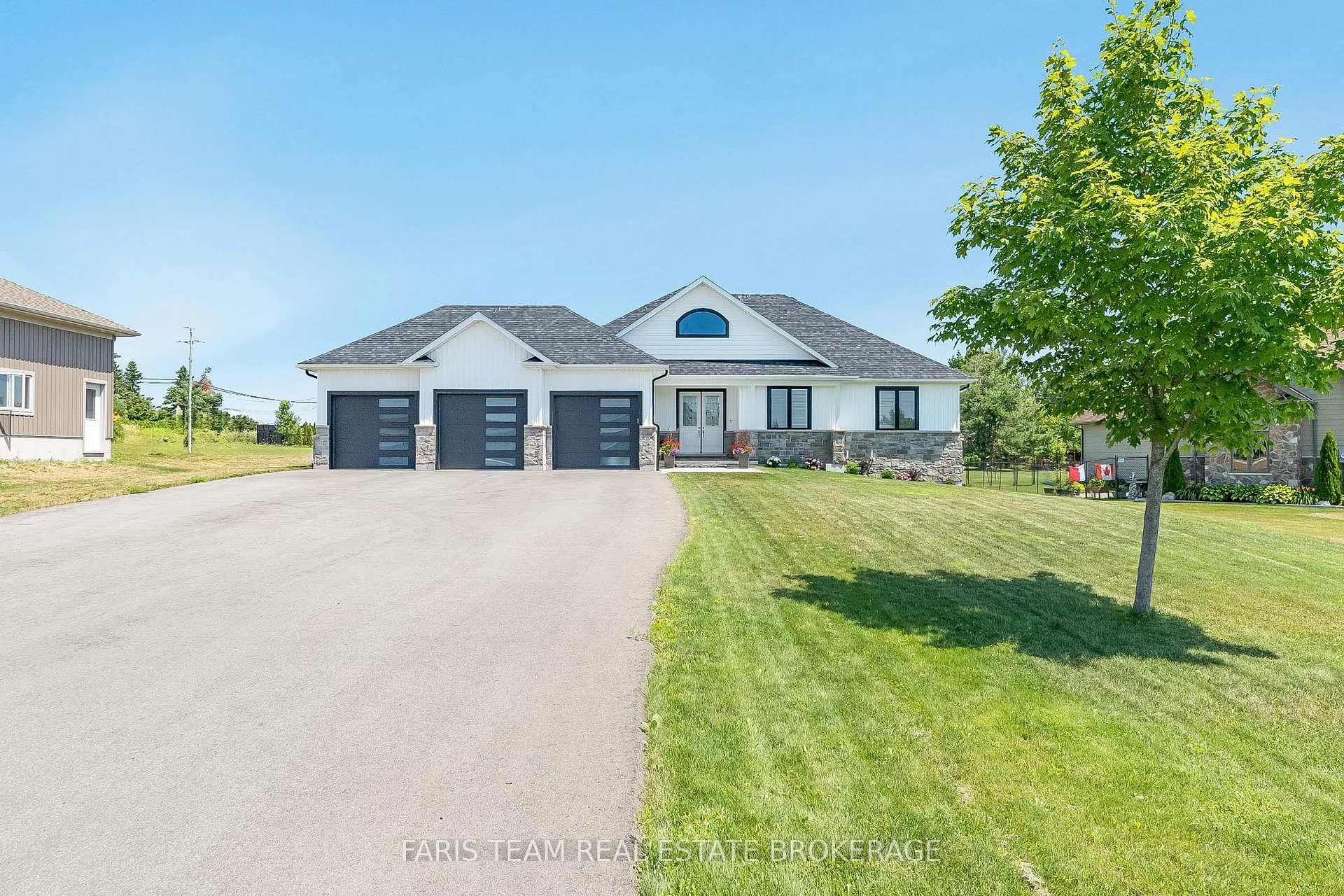 Photo 3 of 5 Breanna Boulevard, Oro-Medonte, Prices Corners — HOMEH