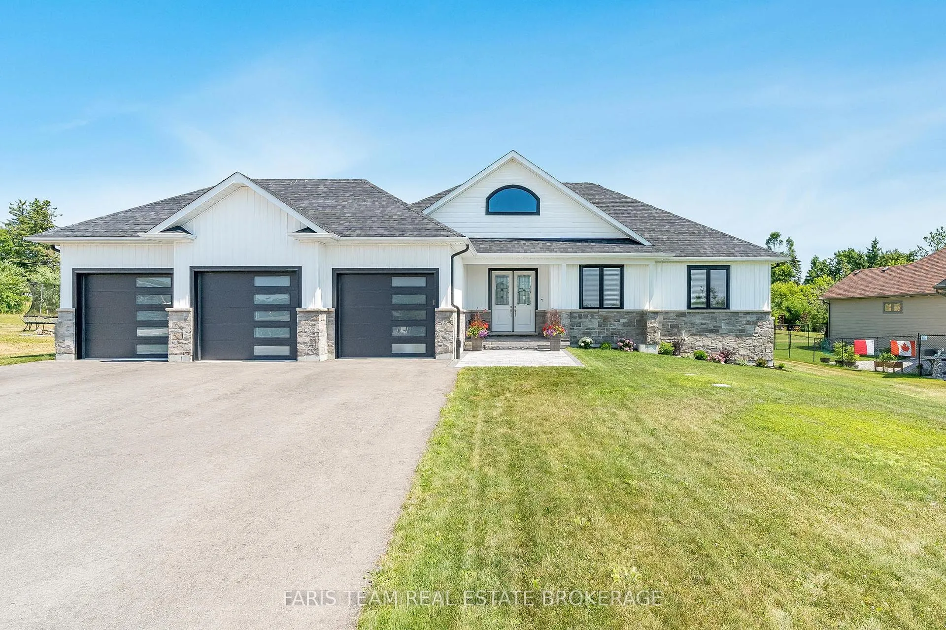 Photo 4 of 5 Breanna Boulevard, Oro-Medonte, Prices Corners — HOMEH