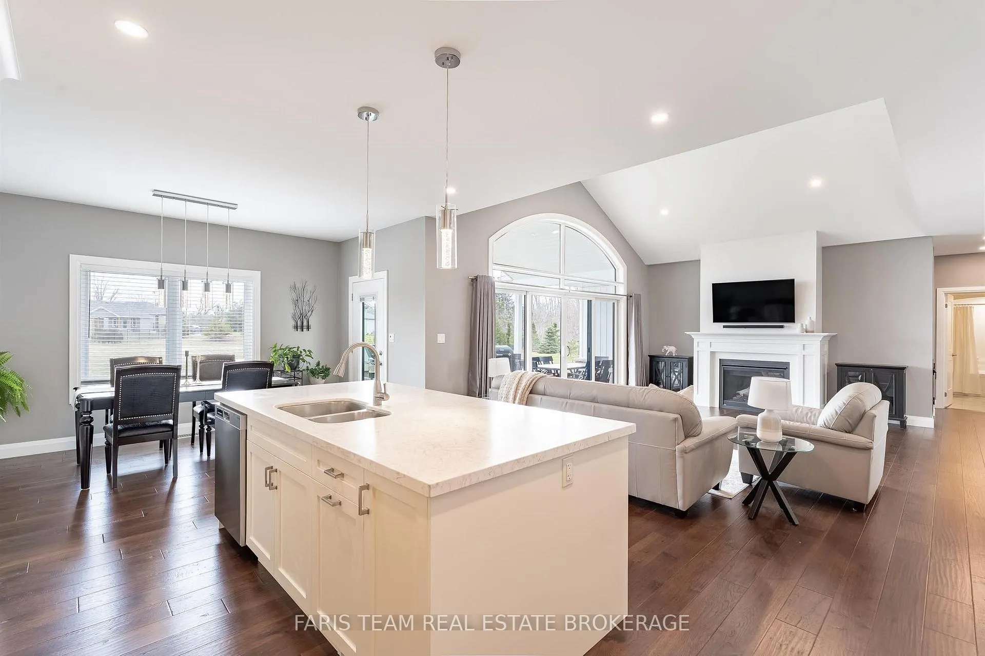 Photo 12 of 5 Breanna Boulevard, Oro-Medonte, Prices Corners — HOMEH