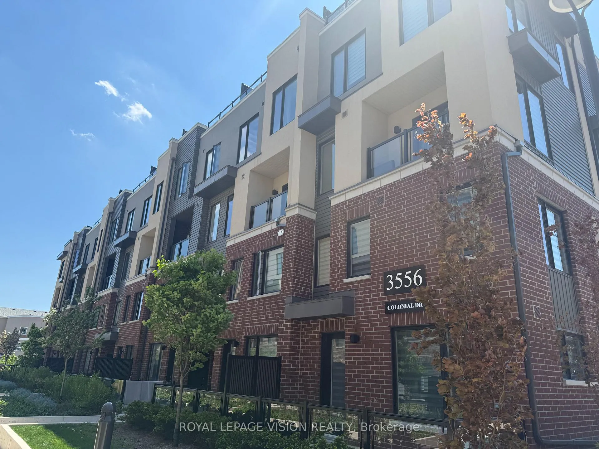 Front of Unit 5, 3556 Colonial Drive W