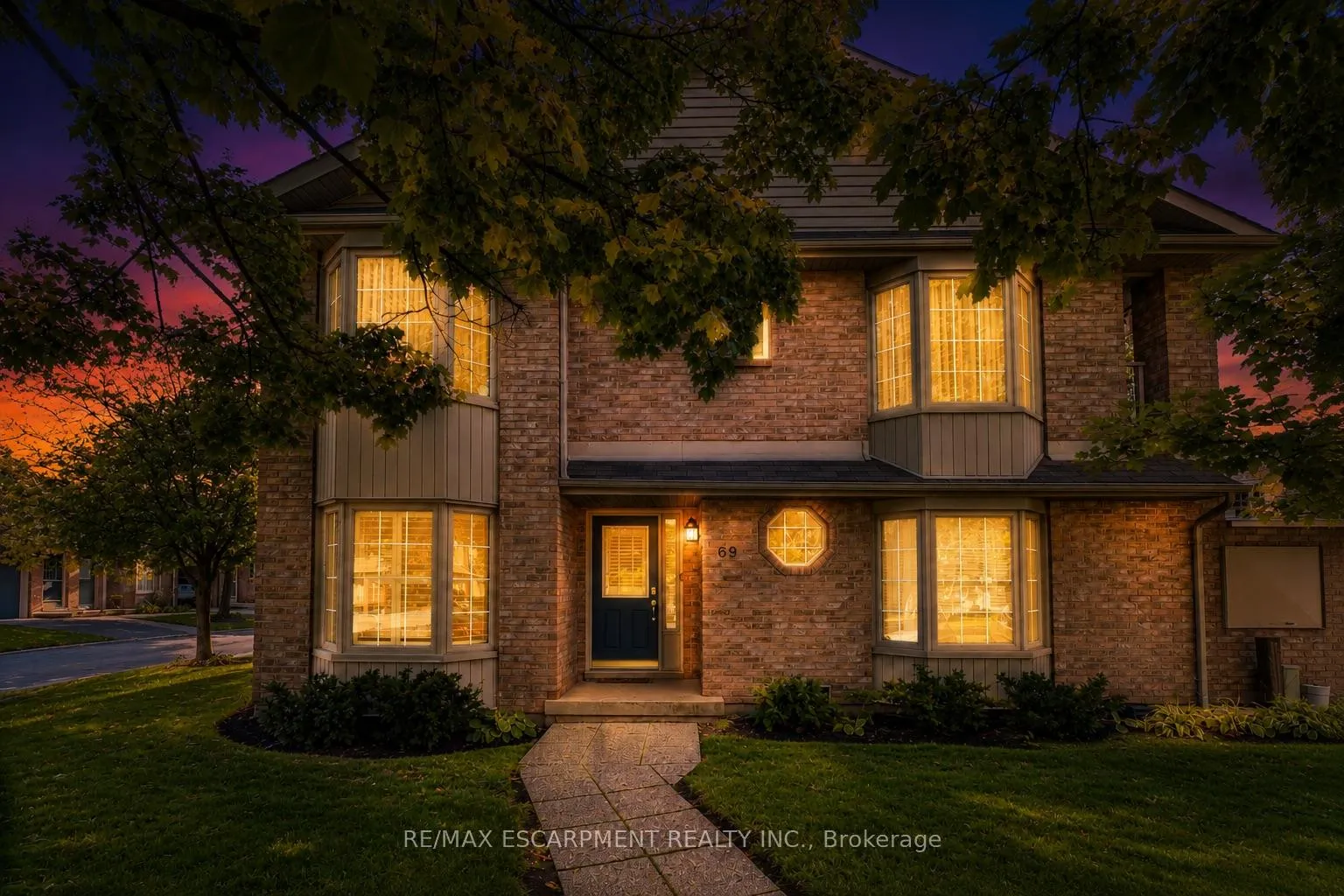 Photo 2 of Unit 69, 3333 New Street, Burlington, Roseland — HOMEH