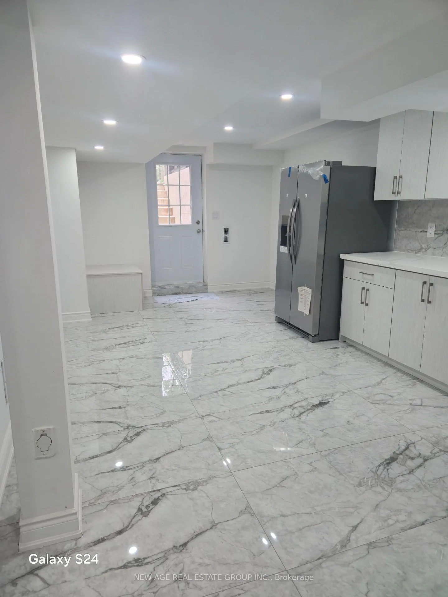 Photo 3 of Unit (Basement), 3097 Bentley Drive, Mississauga, Churchill Meadows — HOMEH