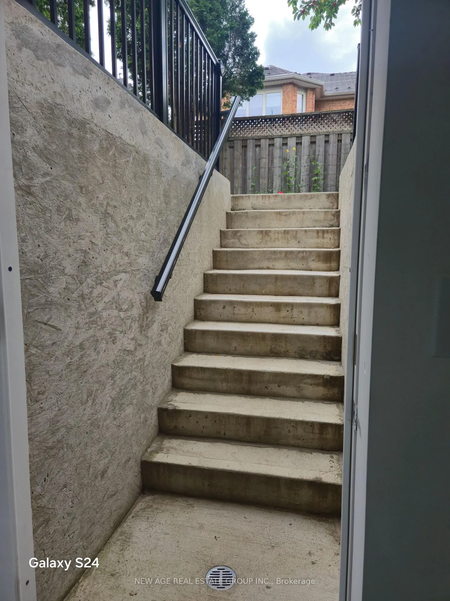 Photo 5 of Unit (Basement), 3097 Bentley Drive, Mississauga, Churchill Meadows — HOMEH