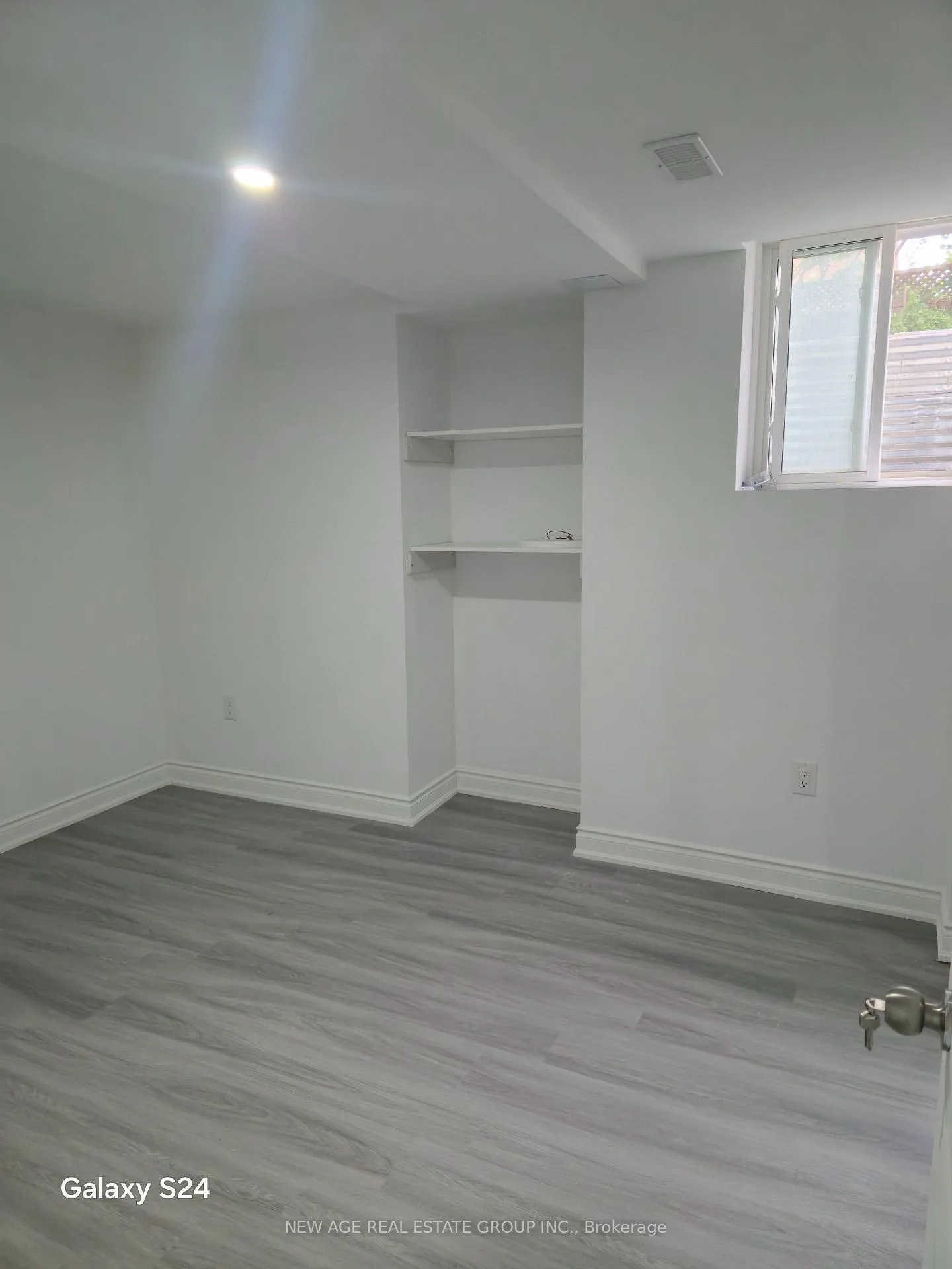Photo 6 of Unit (Basement), 3097 Bentley Drive, Mississauga, Churchill Meadows — HOMEH