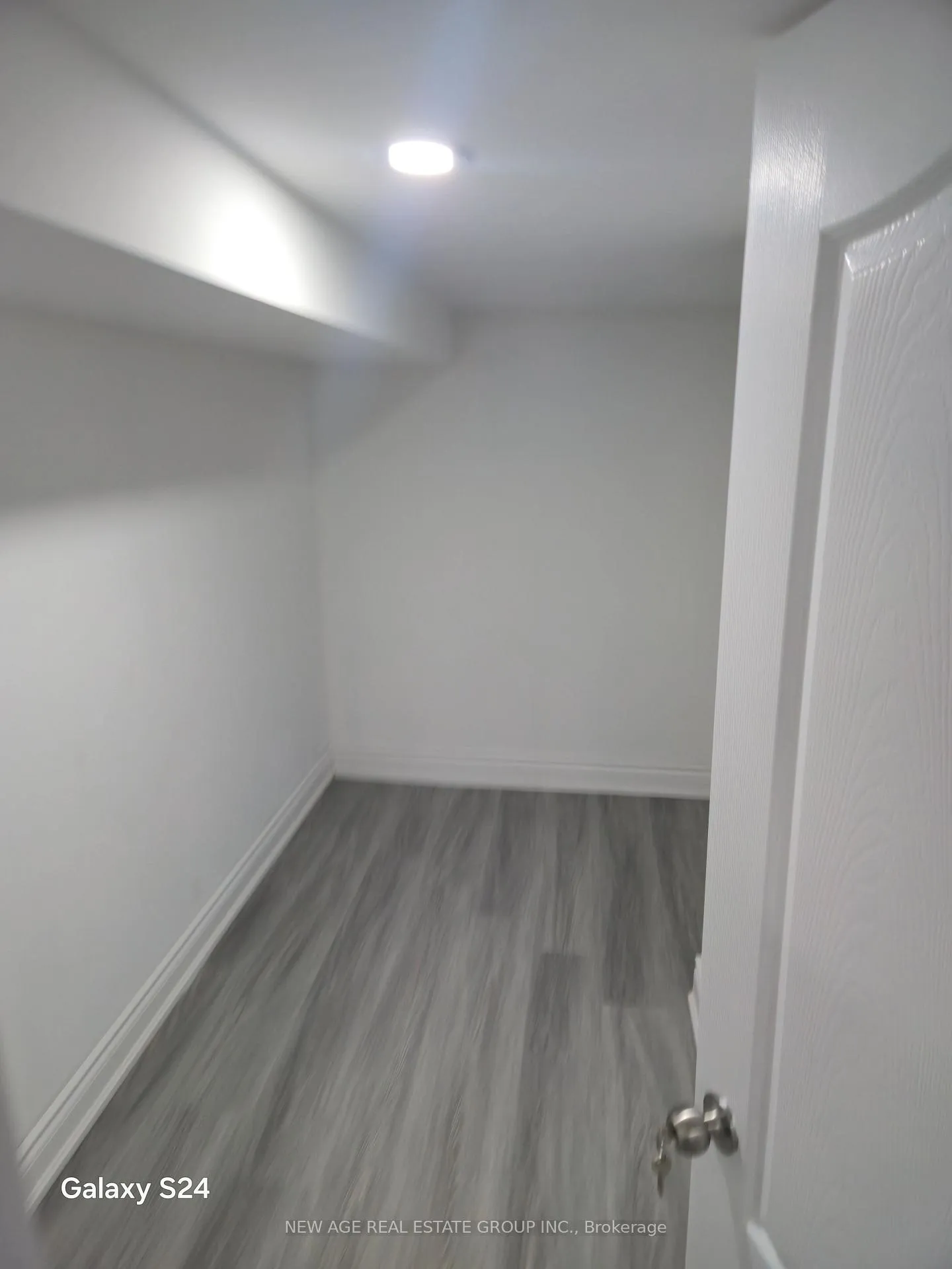 Photo 8 of Unit (Basement), 3097 Bentley Drive, Mississauga, Churchill Meadows — HOMEH