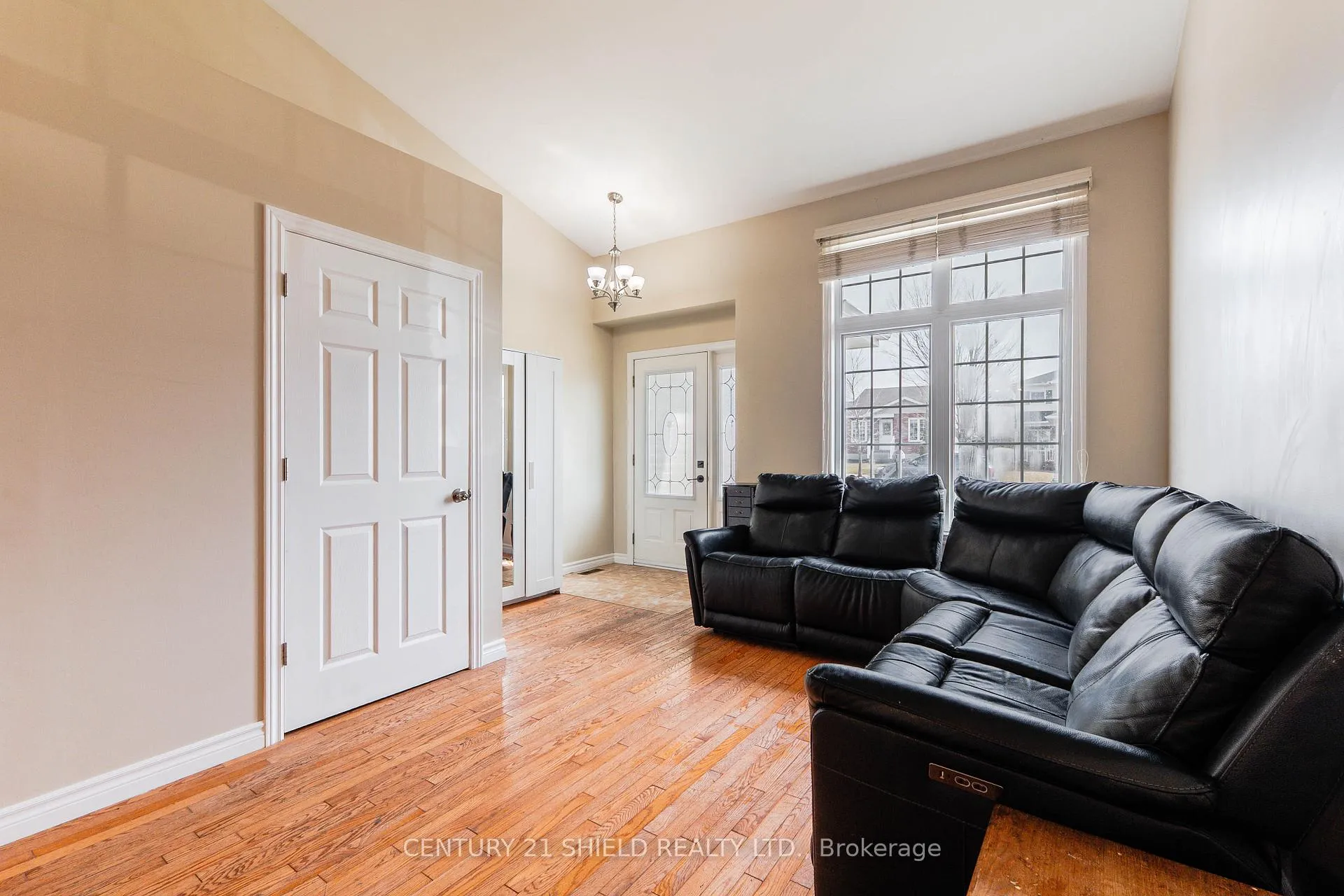 Photo 6 of 127 Hemlock Crescent, Cornwall, Cornwall — HOMEH