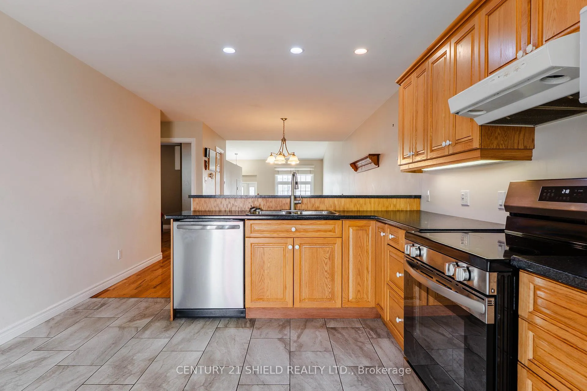 Photo 12 of 127 Hemlock Crescent, Cornwall, Cornwall — HOMEH