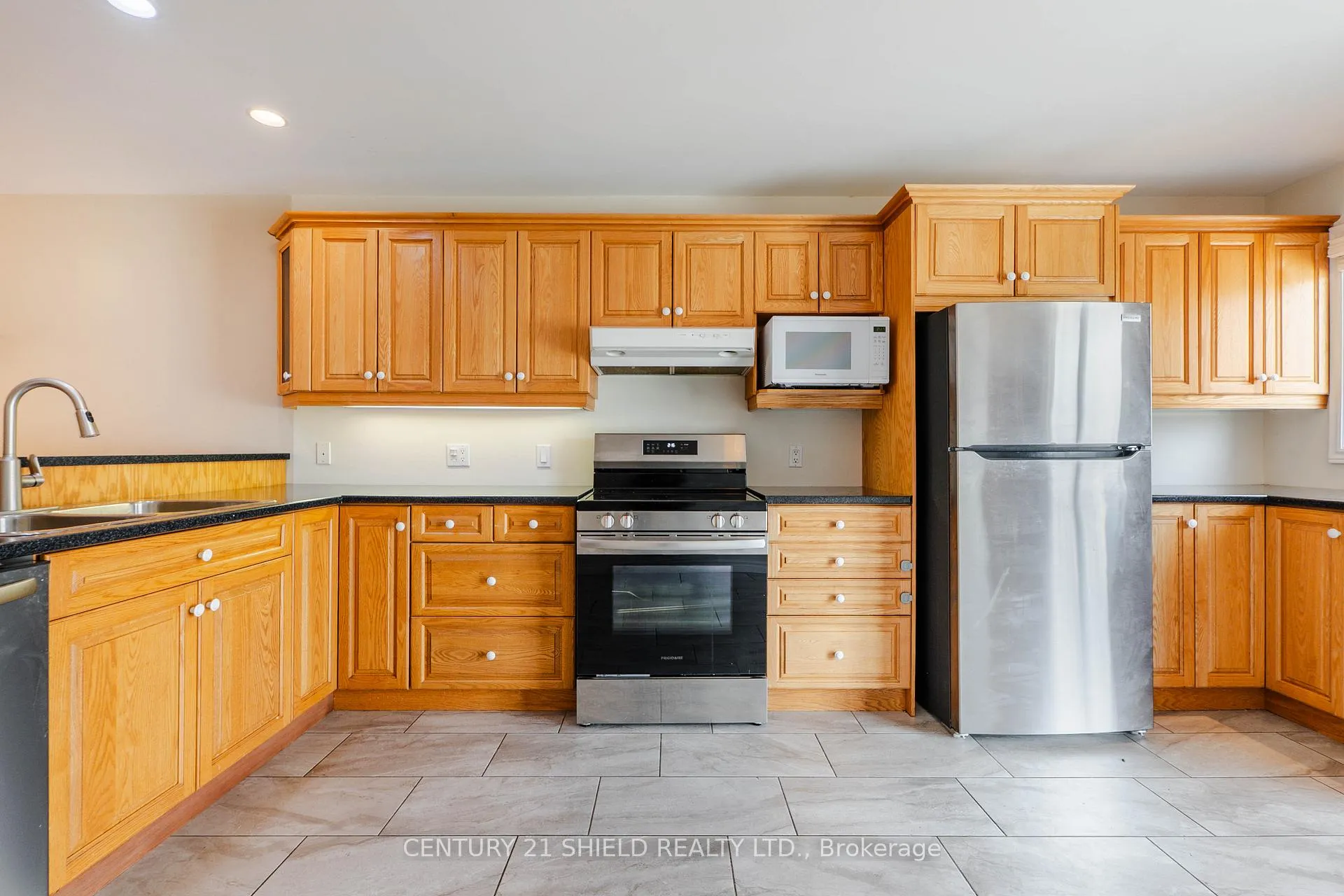 Photo 15 of 127 Hemlock Crescent, Cornwall, Cornwall — HOMEH