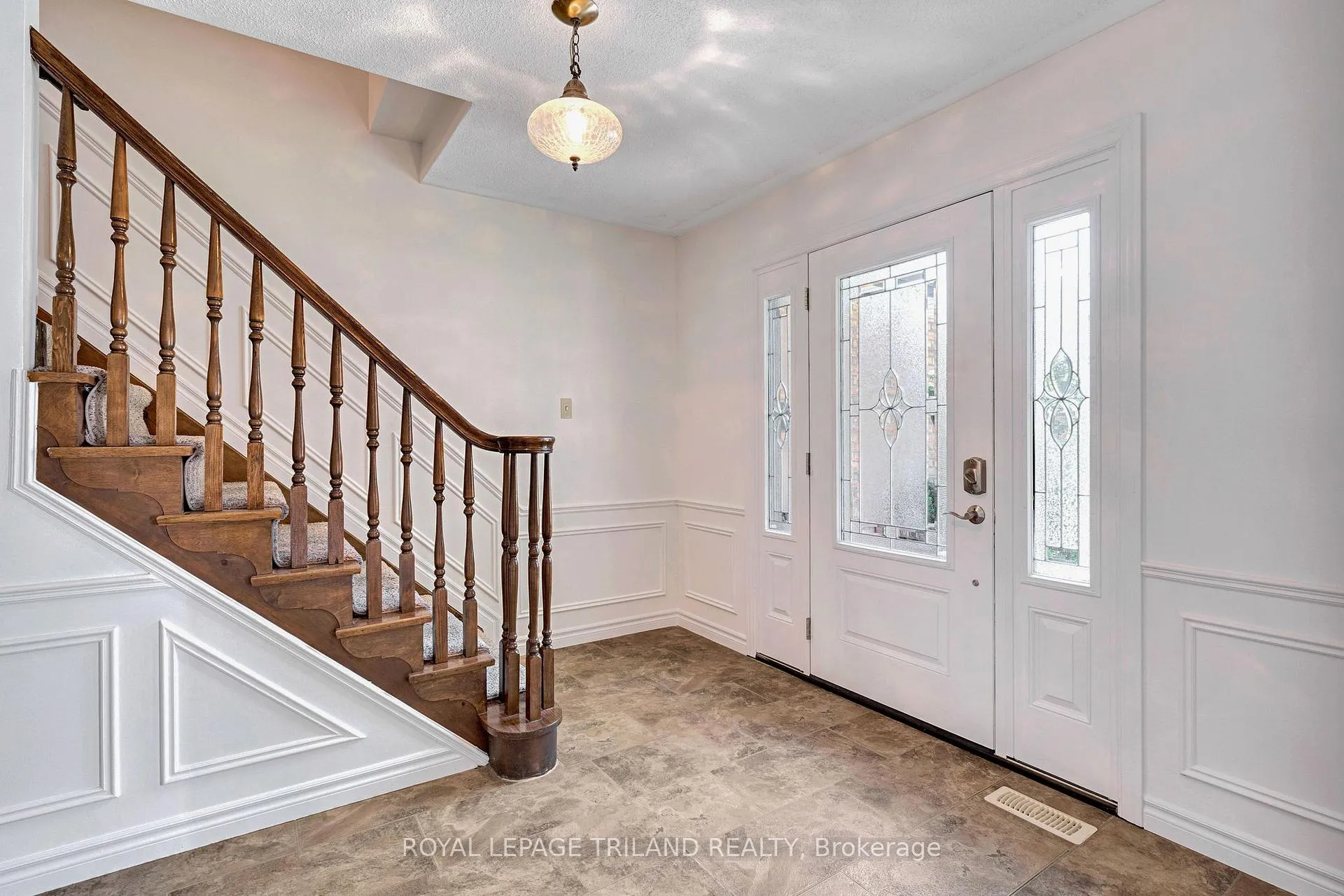 Photo 13 of 62 Gardenvale Crescent, London, South N — HOMEH