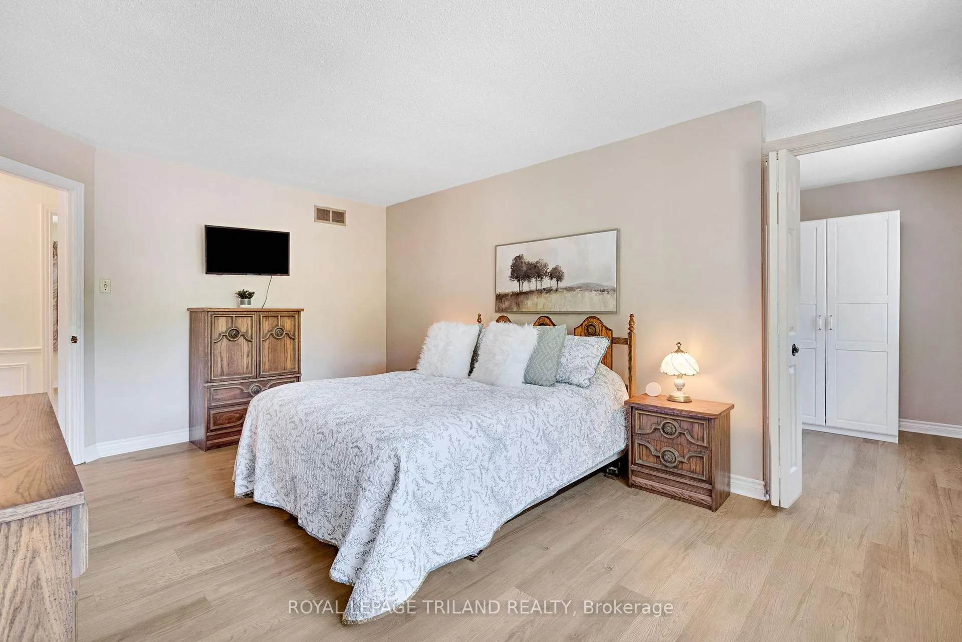 Photo 31 of 62 Gardenvale Crescent, London, South N — HOMEH