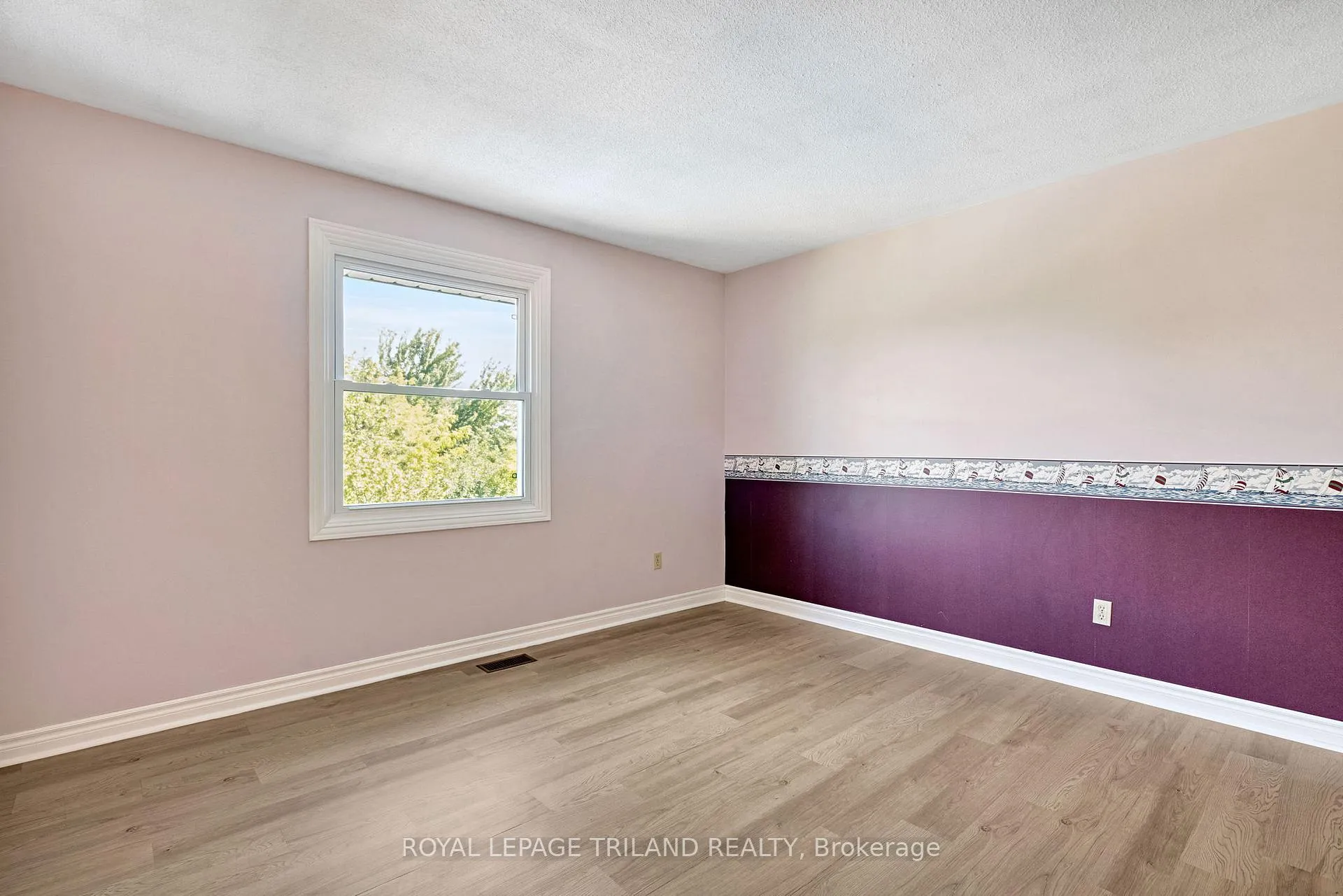 Photo 36 of 62 Gardenvale Crescent, London, South N — HOMEH
