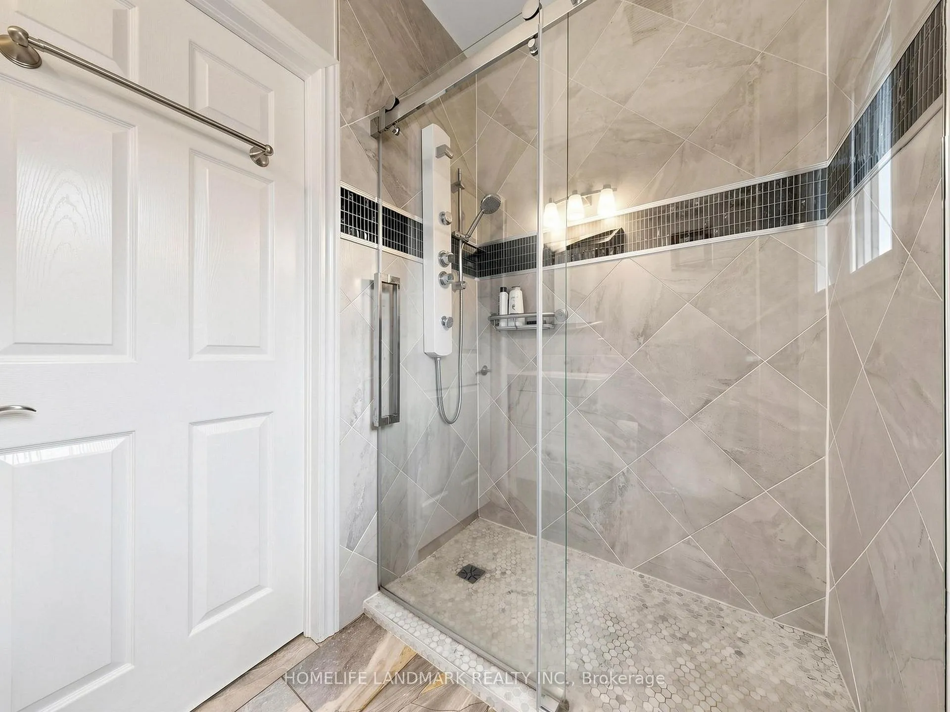 Photo 18 of 133 Cooks Bay Drive, Georgina, Keswick North — HOMEH
