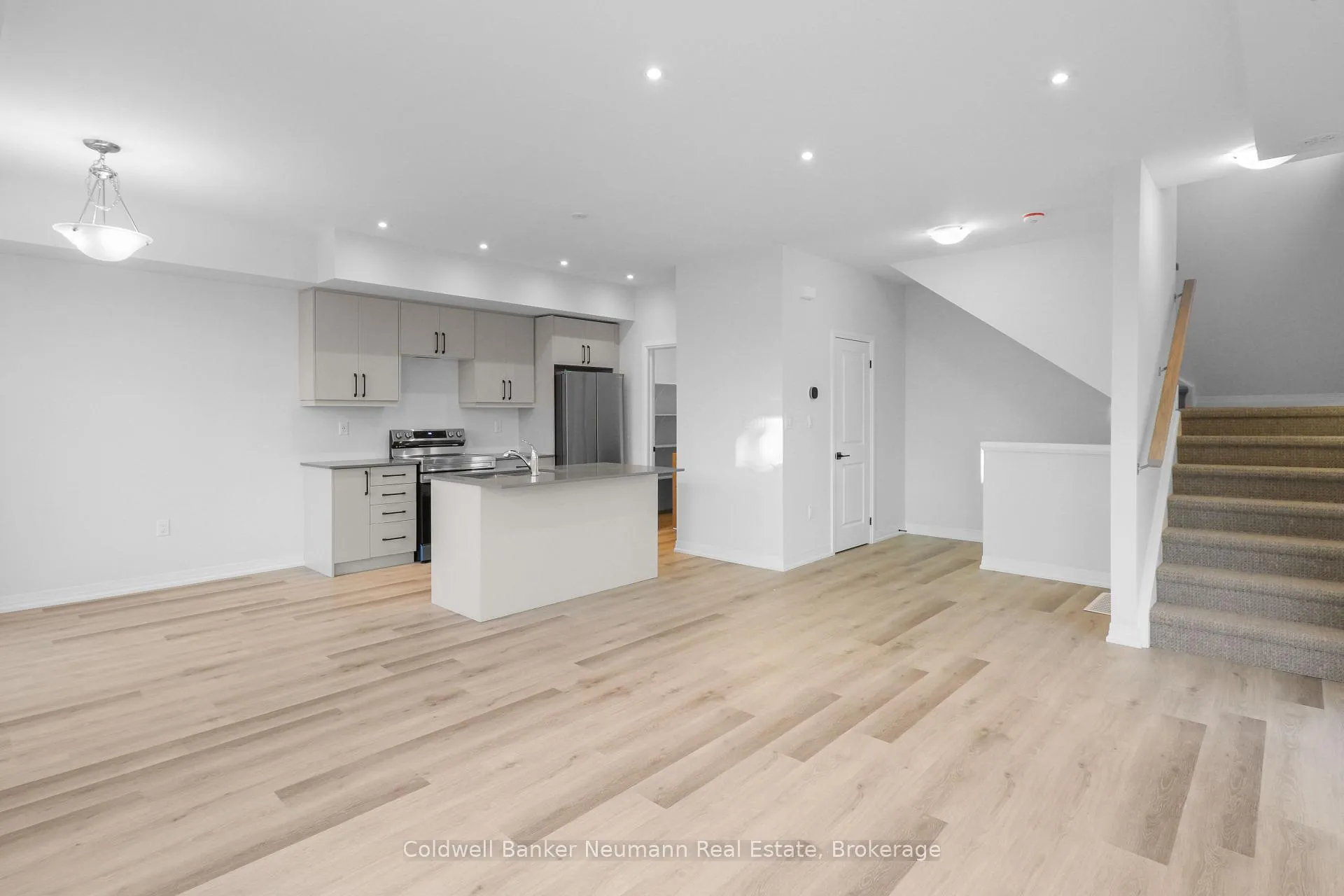 Photo 13 of Unit 126, 155 Equestrian Way W, Cambridge, Preston Heights — HOMEH