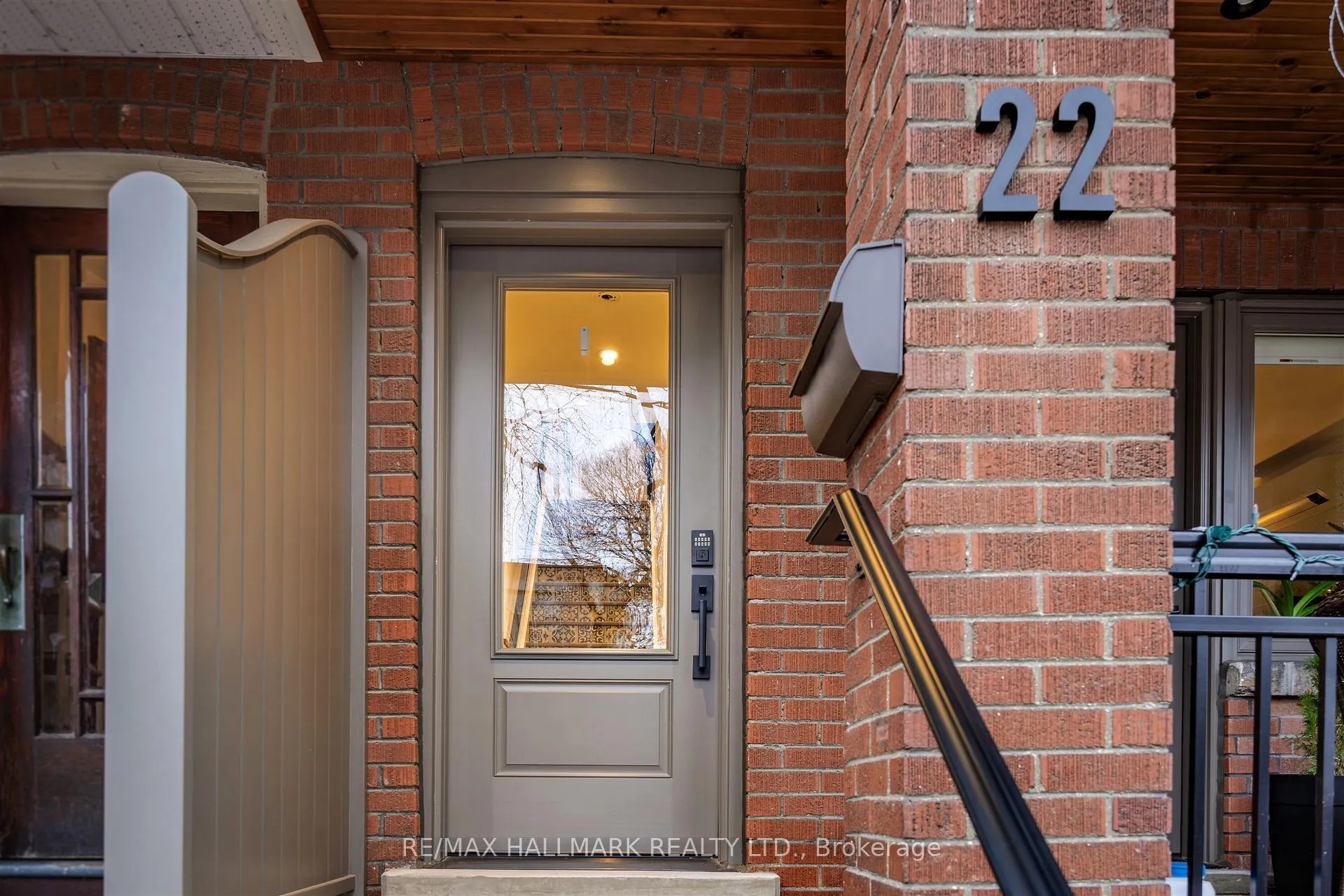 Photo 4 of Unit 201, 22 Glen Manor Drive, Toronto, The Beaches — HOMEH