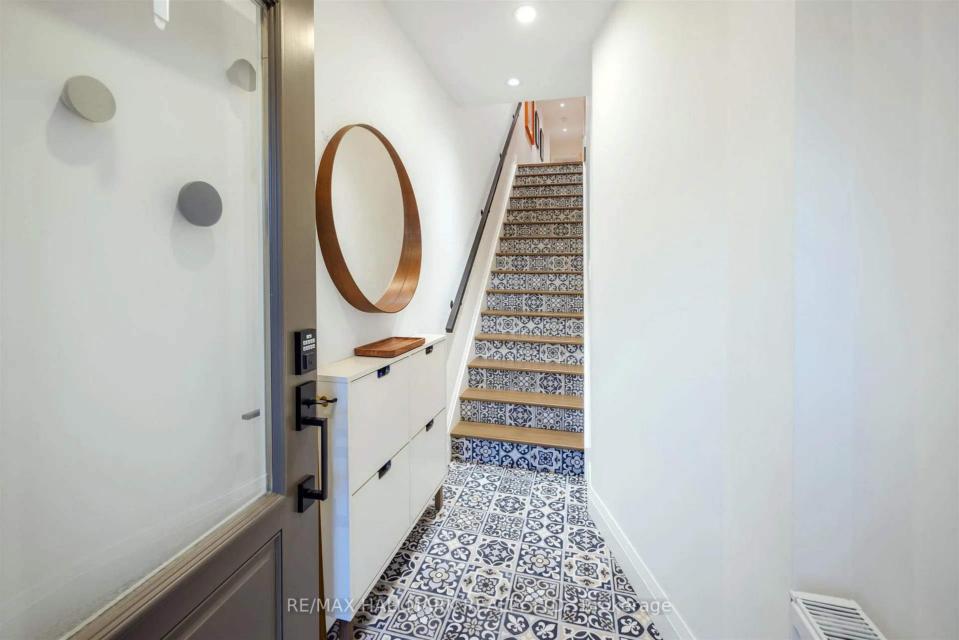 Photo 5 of Unit 201, 22 Glen Manor Drive, Toronto, The Beaches — HOMEH