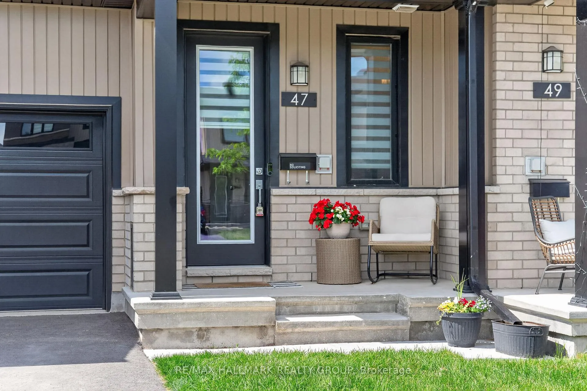 Photo 2 of 47 Jargeau Road, Ottawa, Chapel Hill South - Orleans Village — HOMEH