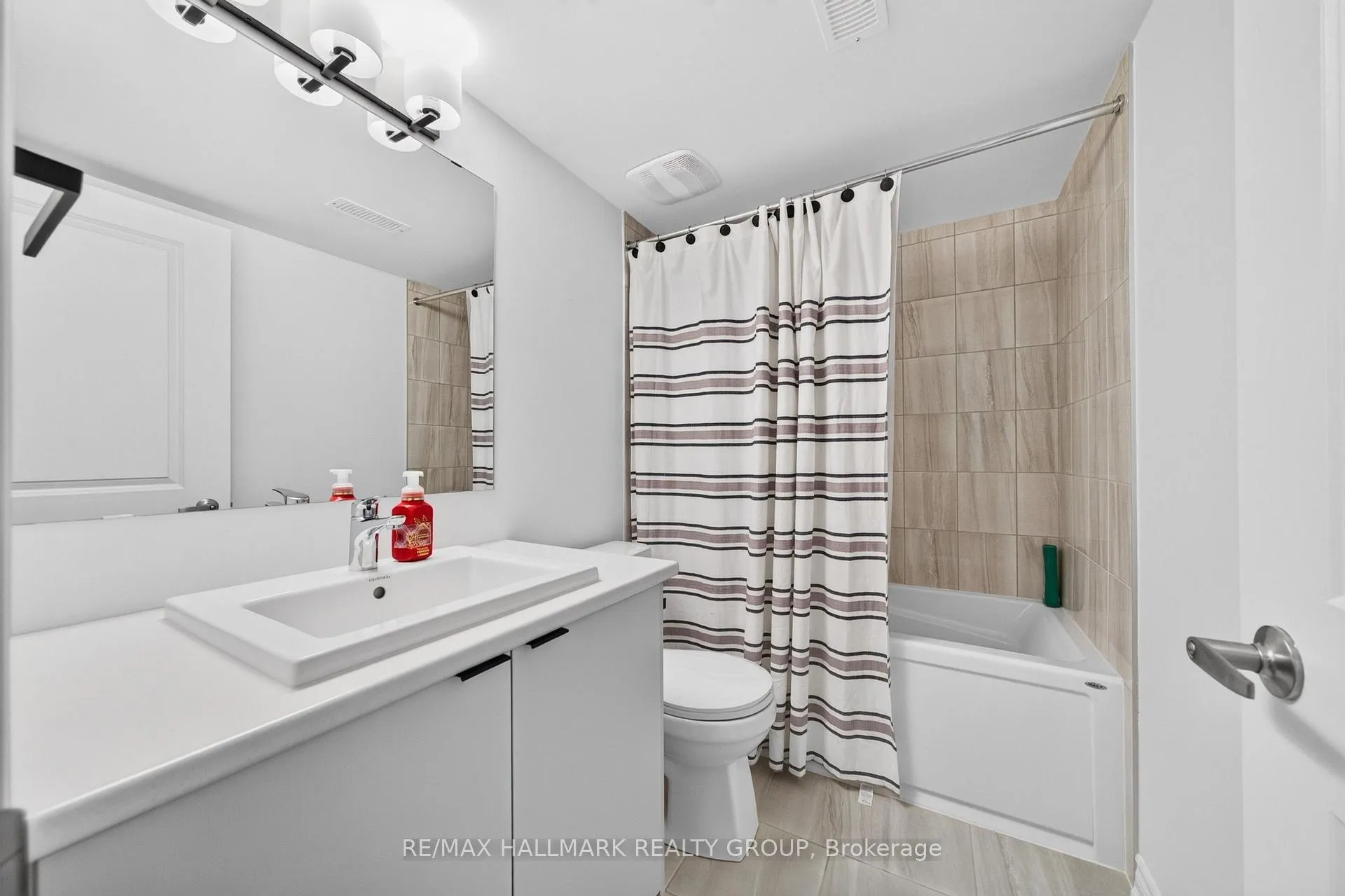 Photo 44 of 47 Jargeau Road, Ottawa, Chapel Hill South - Orleans Village — HOMEH