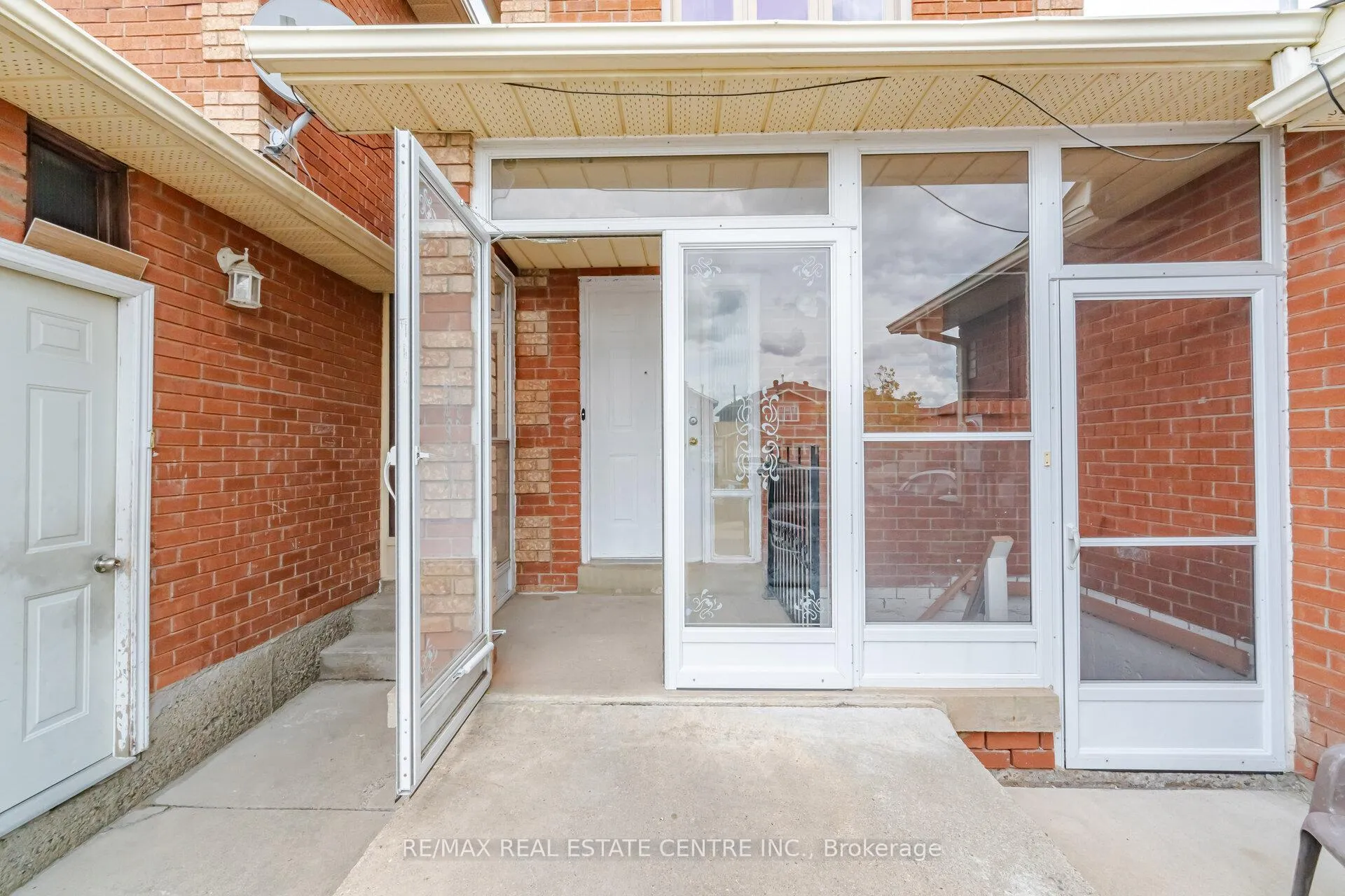 Photo 7 of 12 Woodsend Run, Brampton, Fletcher's Creek South — HOMEH