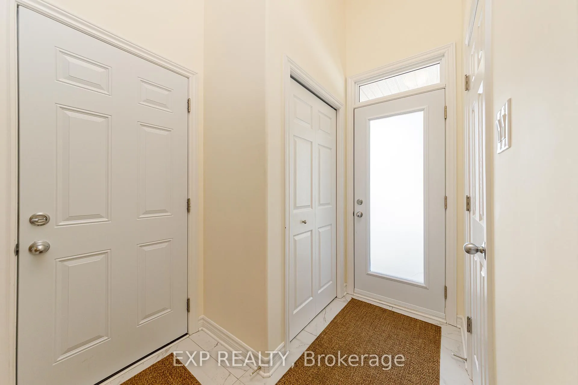 Photo 4 of 172 Parkrose Private, Ottawa, Chatelaine Village — HOMEH