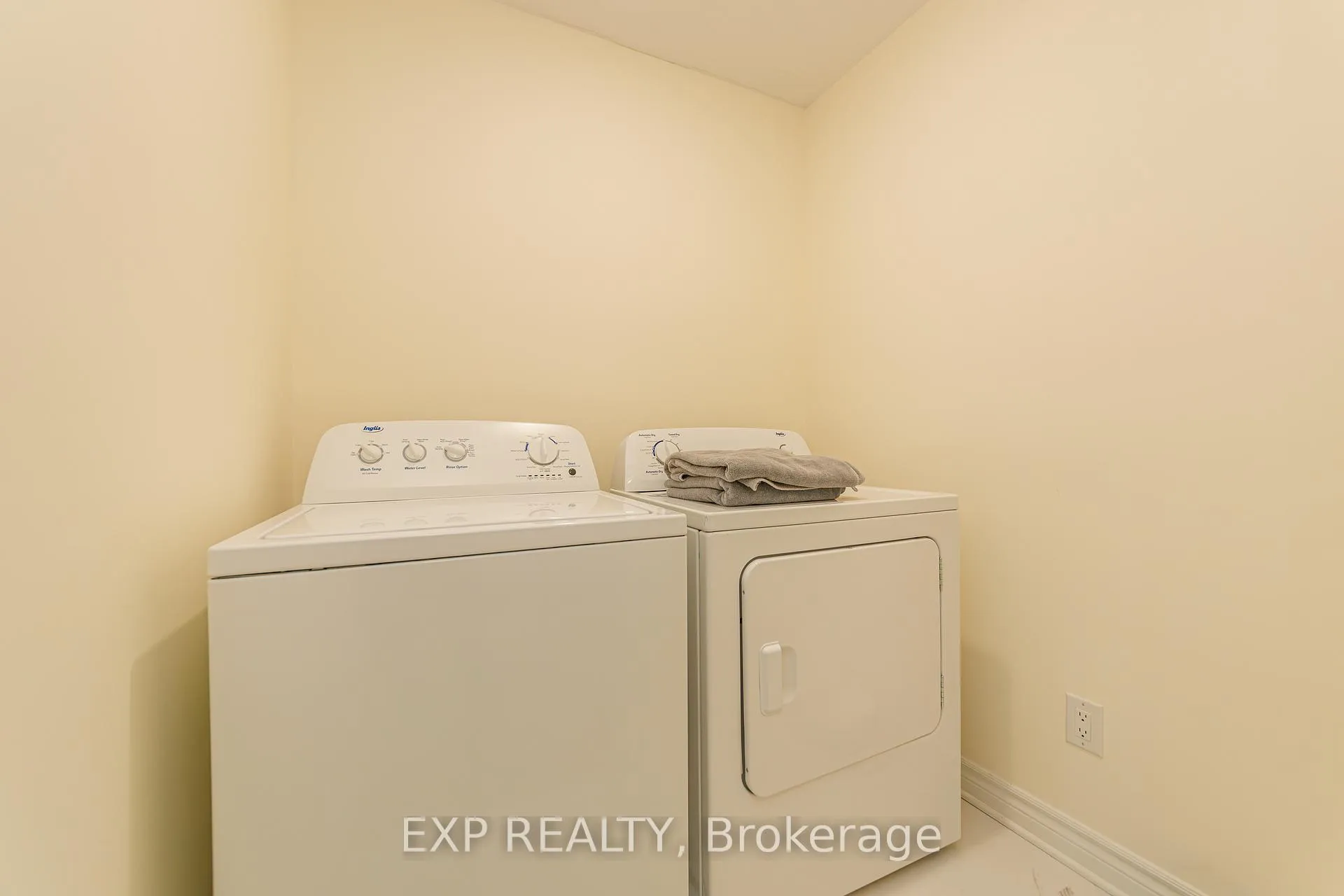 Photo 25 of 172 Parkrose Private, Ottawa, Chatelaine Village — HOMEH