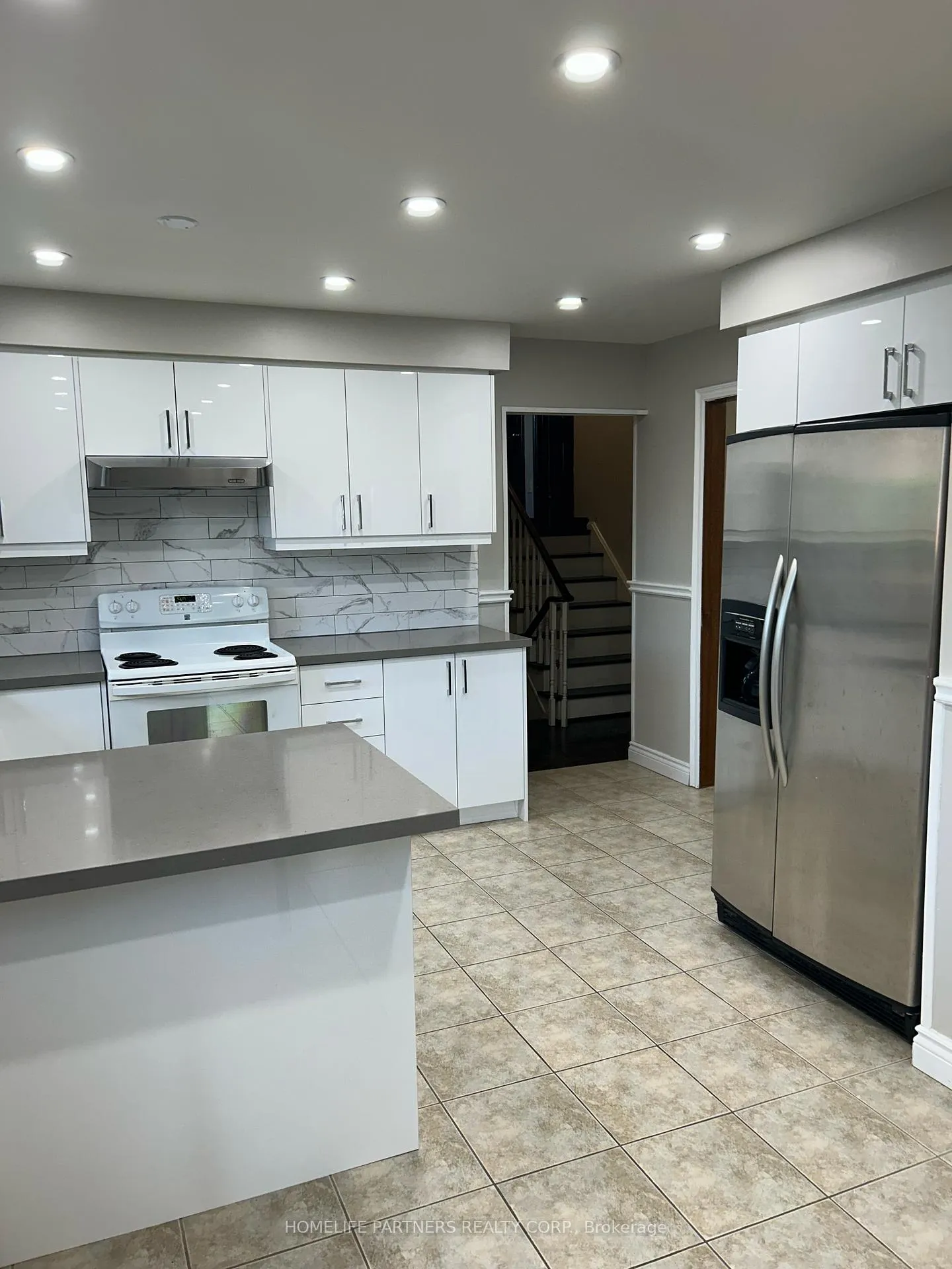 Photo 5 of Unit Upper, 17 Ashburn Crescent, Vaughan, East Woodbridge — HOMEH