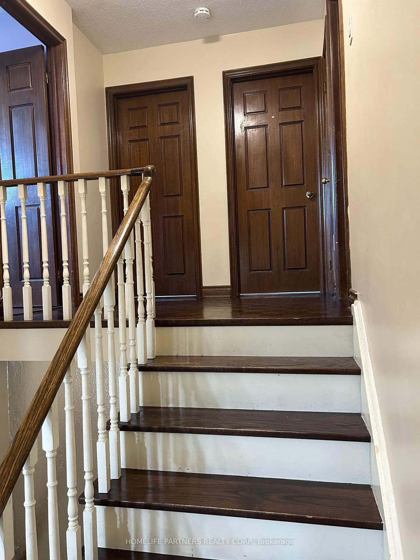 Photo 7 of Unit Upper, 17 Ashburn Crescent, Vaughan, East Woodbridge — HOMEH