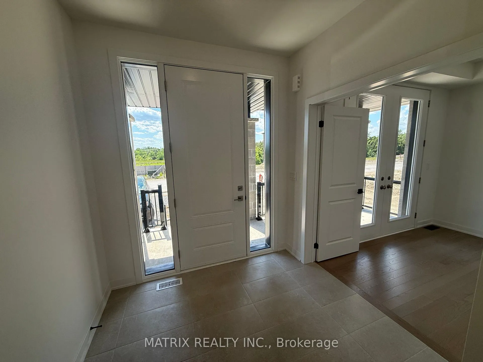 Photo 4 of 73 Pheasant Ridge Drive, Whitby, Rural Whitby — HOMEH