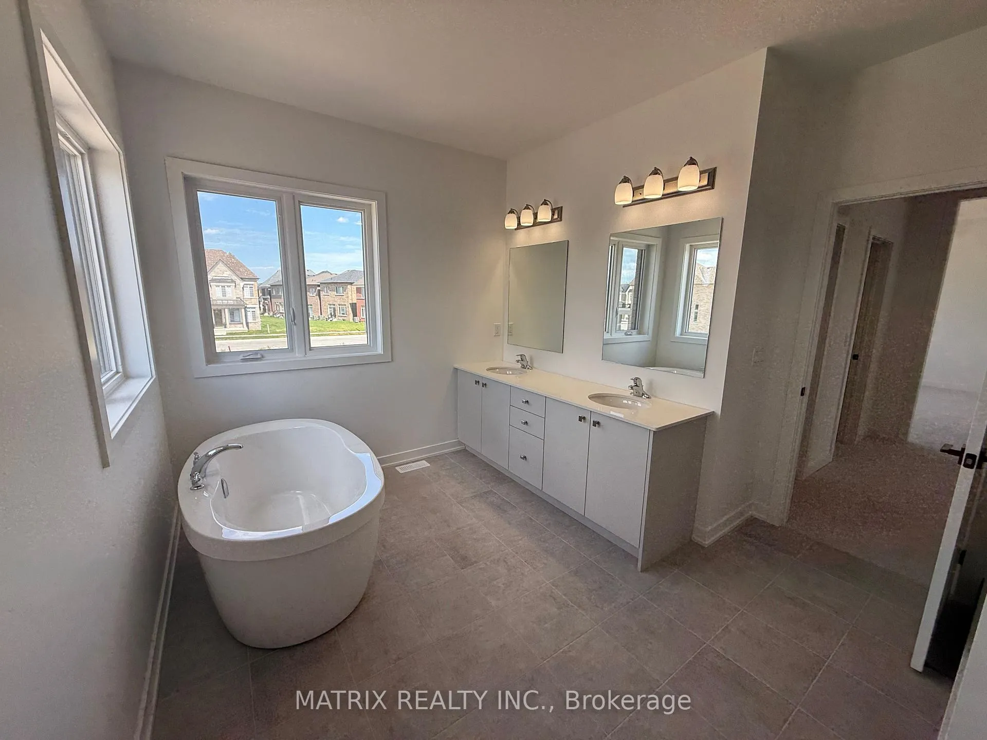 Photo 33 of 73 Pheasant Ridge Drive, Whitby, Rural Whitby — HOMEH
