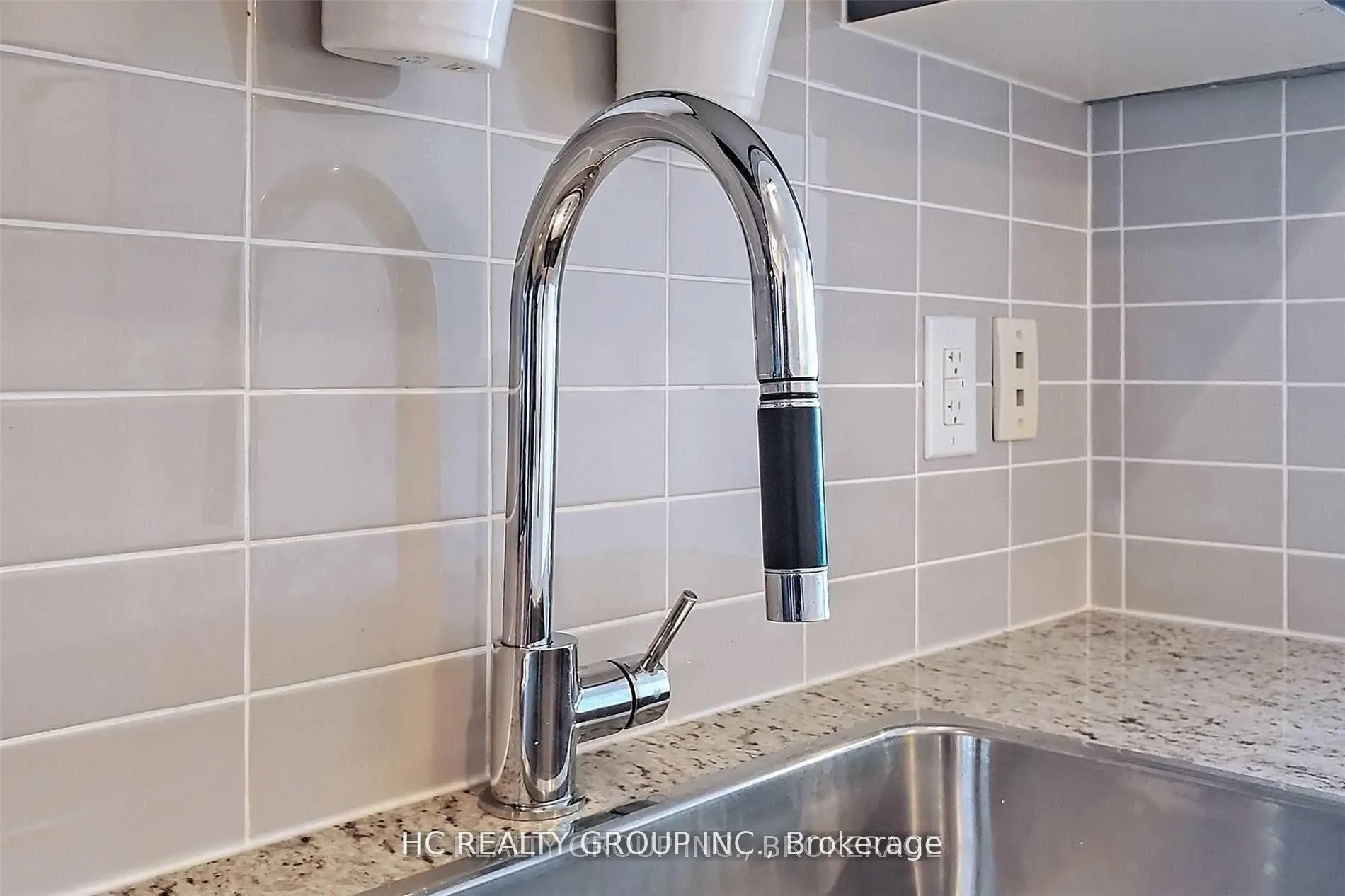 Photo 13 of Unit 2305, 7171 Yonge Street, Markham, Grandview — HOMEH