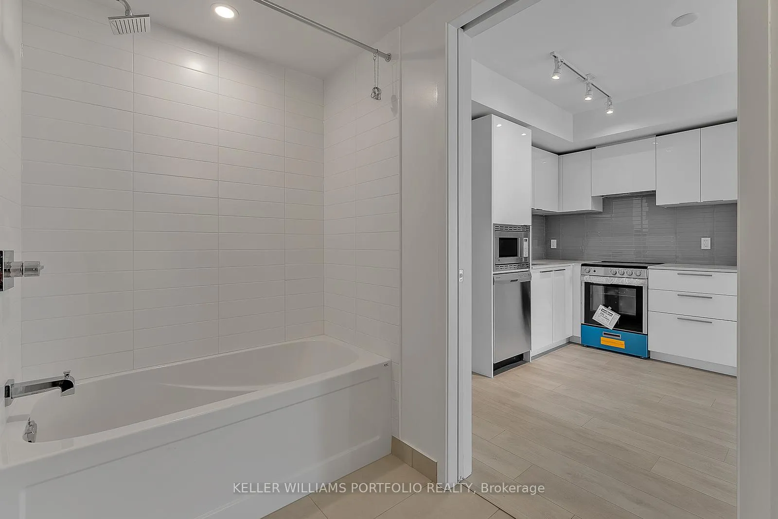 Photo 5 of Unit 3309, 501 Yonge Street, Toronto, Church-Yonge Corridor — HOMEH