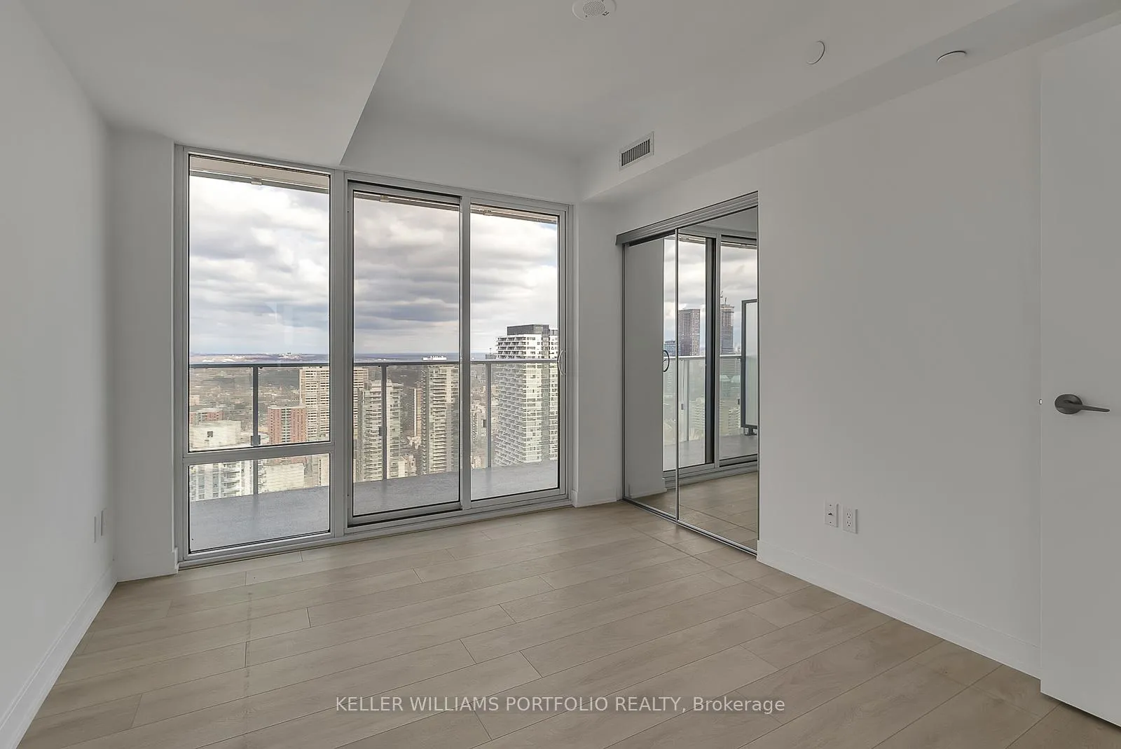 Photo 15 of Unit 3309, 501 Yonge Street, Toronto, Church-Yonge Corridor — HOMEH