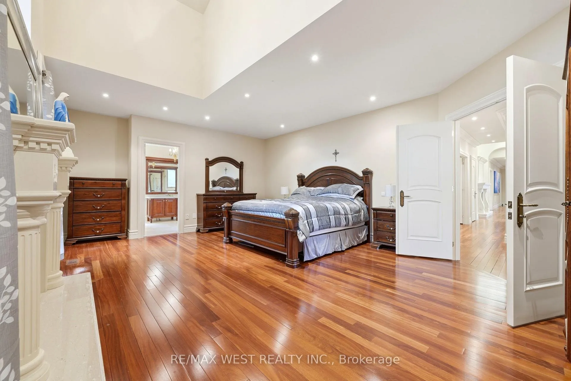 Photo 13 of 2 Kingswood Drive, King, Rural King — HOMEH