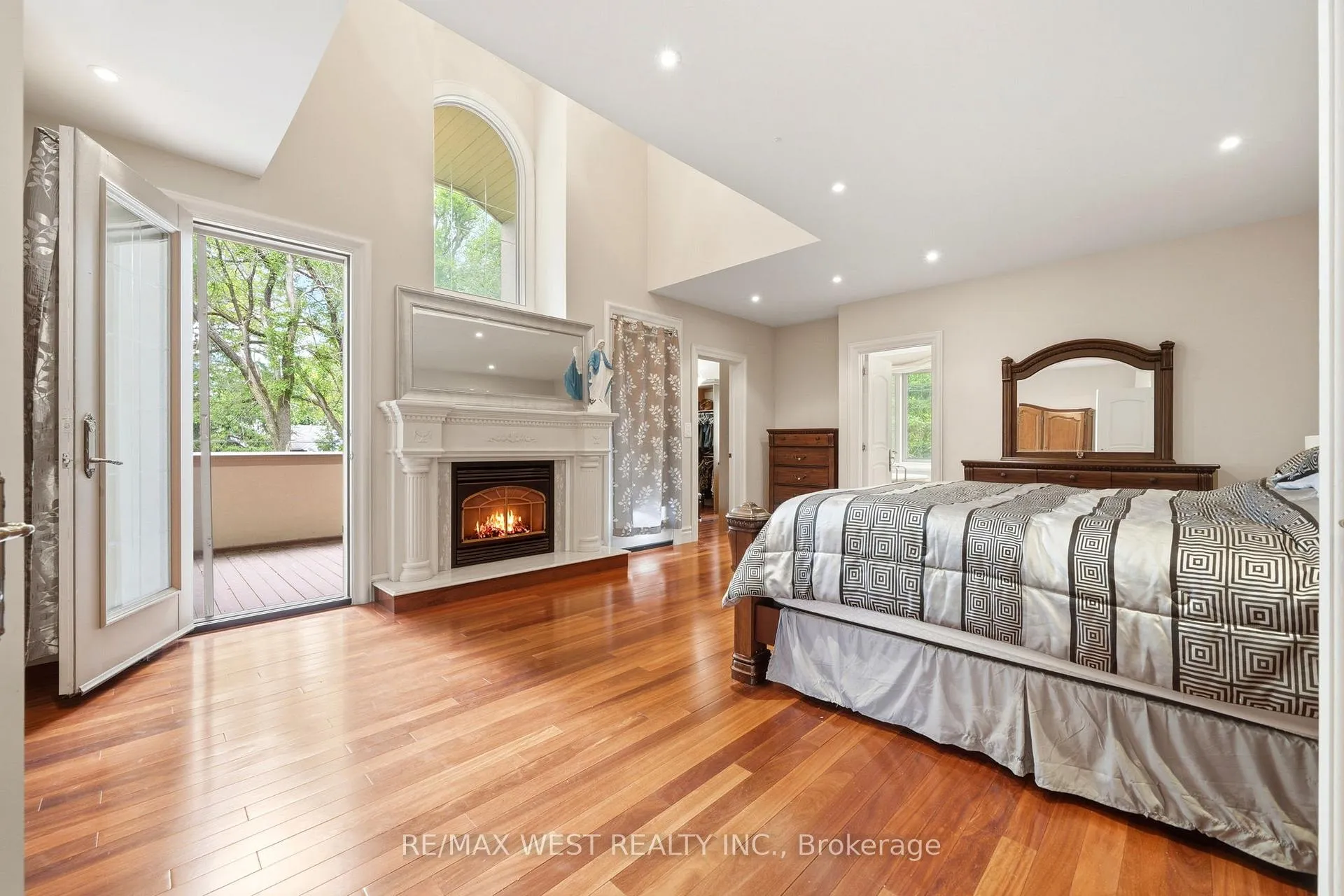 Photo 14 of 2 Kingswood Drive, King, Rural King — HOMEH