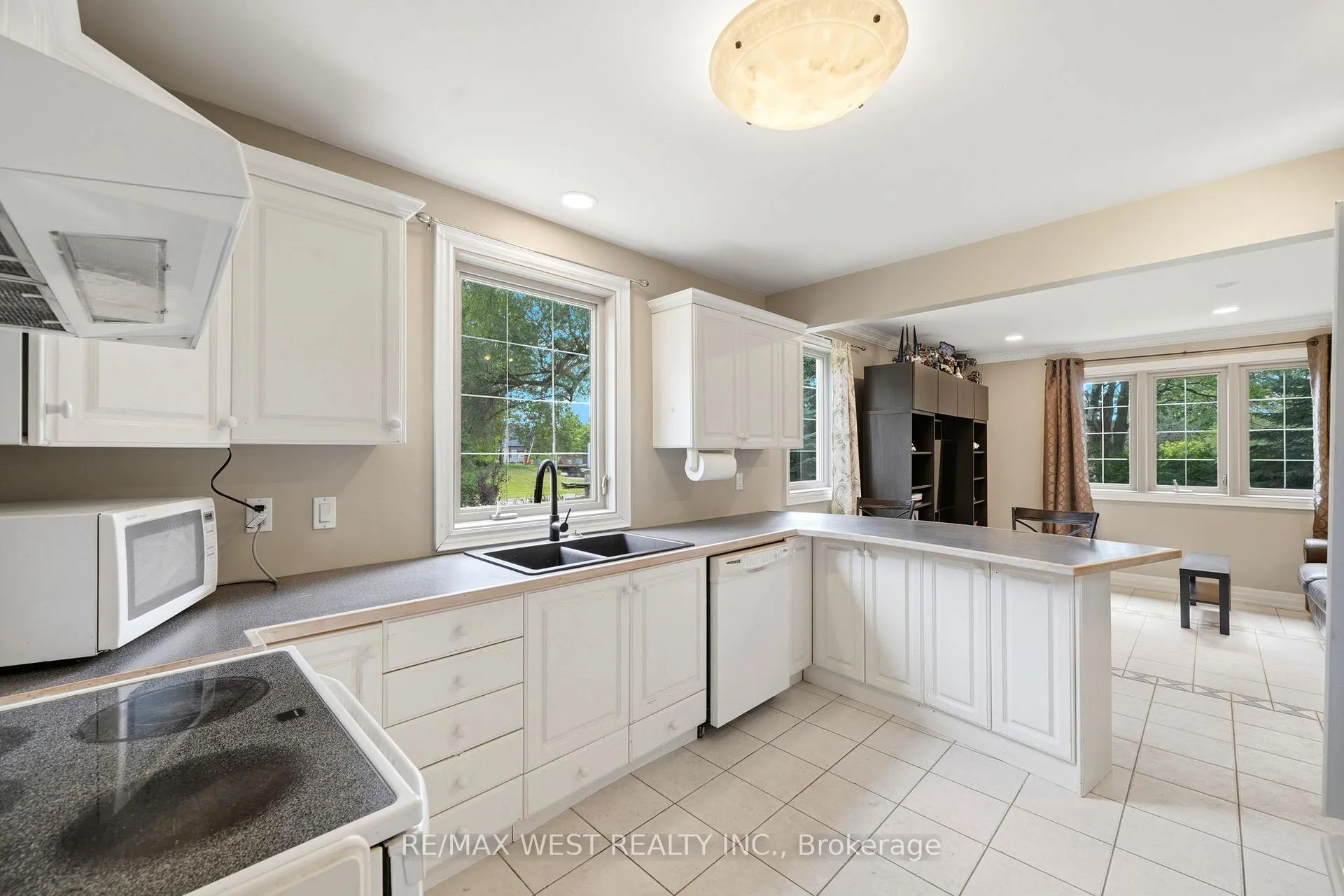 Photo 21 of 2 Kingswood Drive, King, Rural King — HOMEH