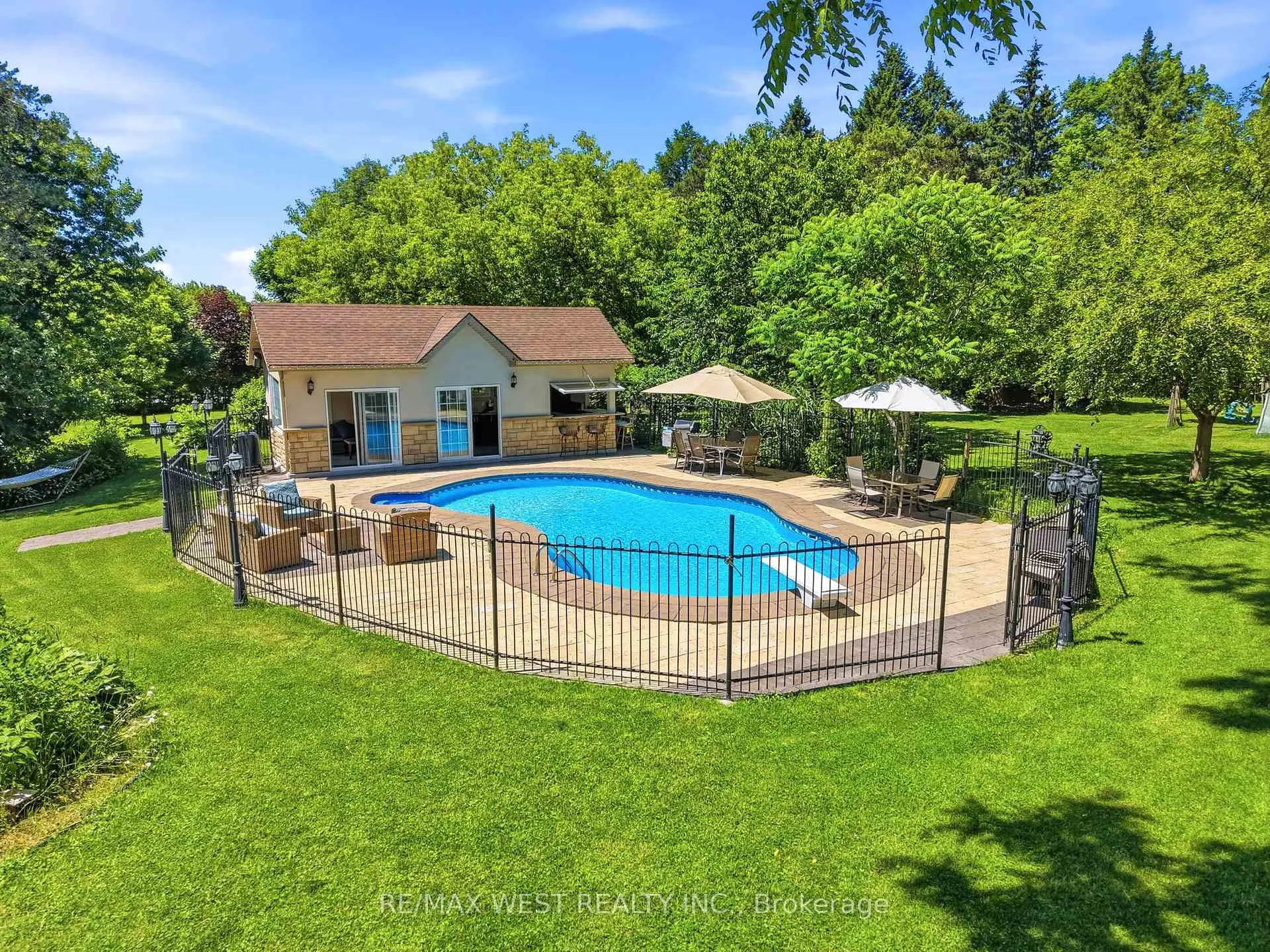 Photo 25 of 2 Kingswood Drive, King, Rural King — HOMEH
