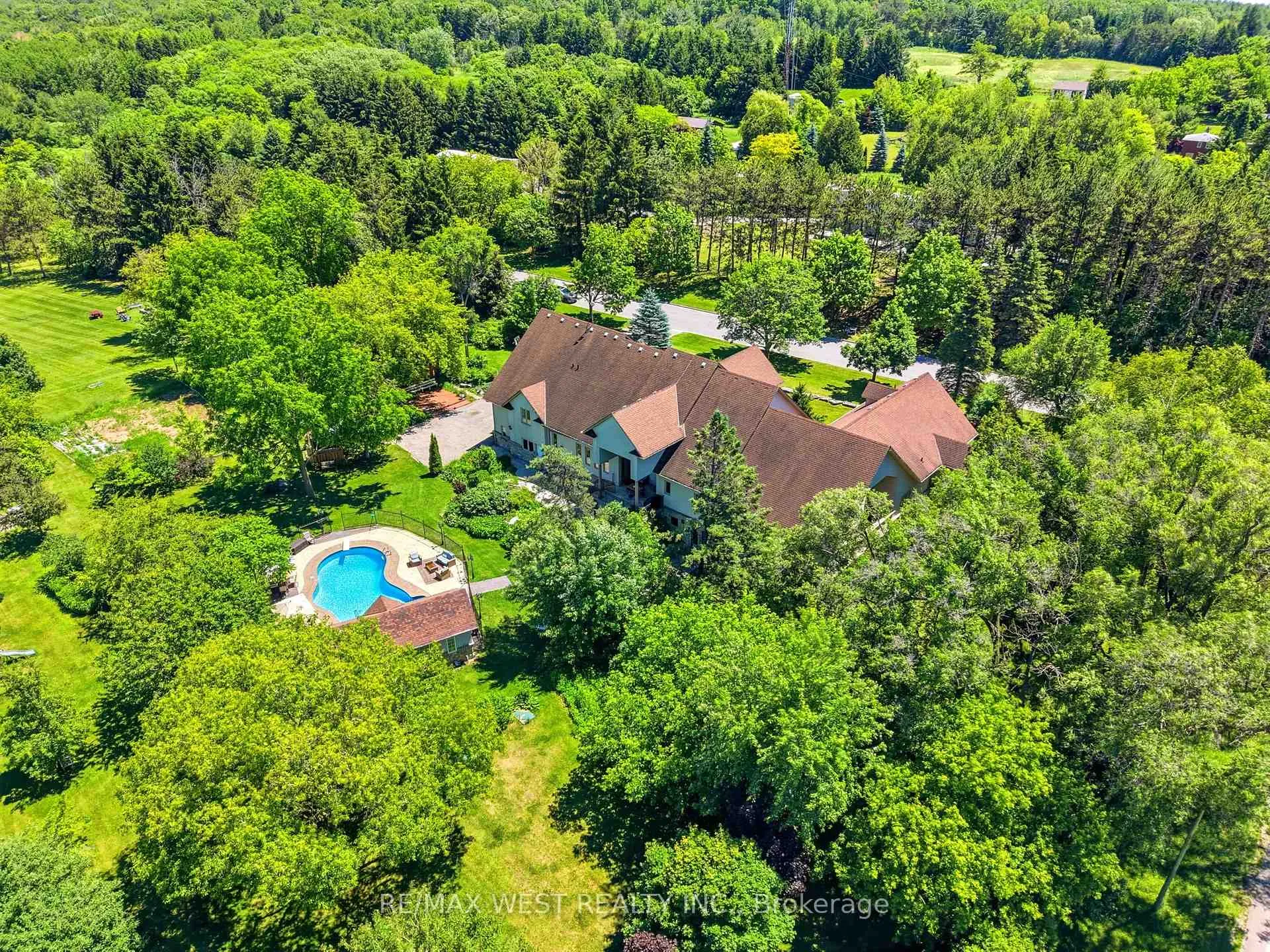 Photo 34 of 2 Kingswood Drive, King, Rural King — HOMEH